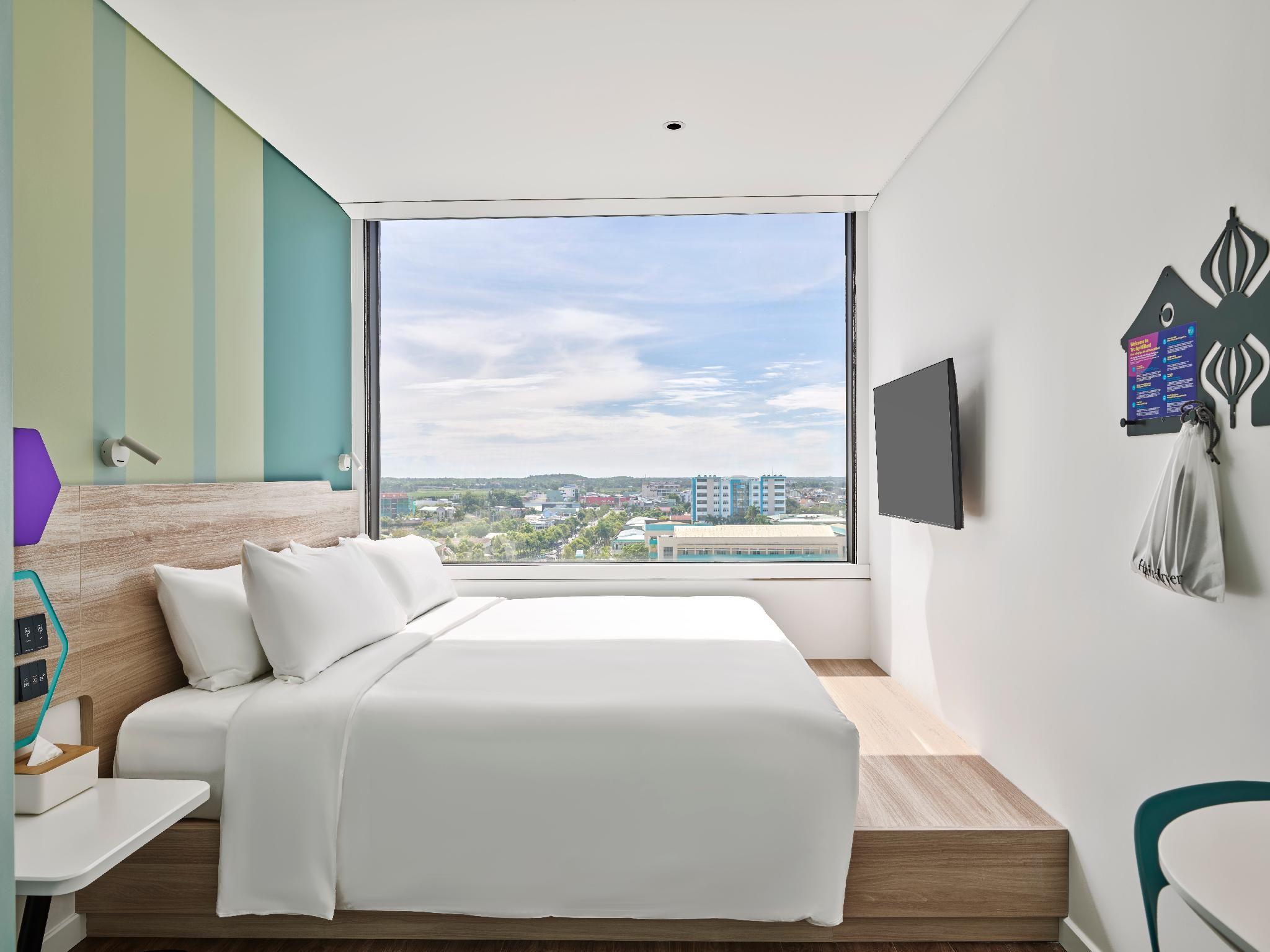 1 King Bed Room