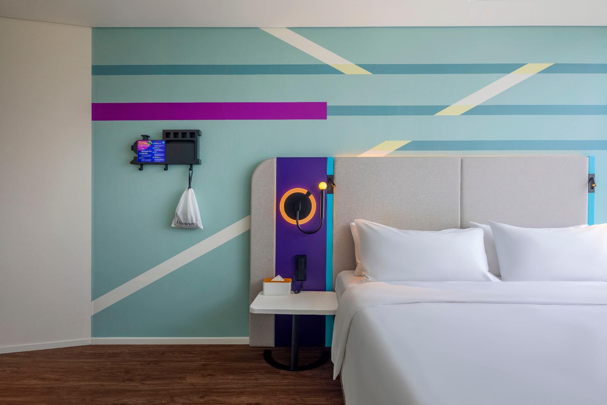 1 King Accessible Room