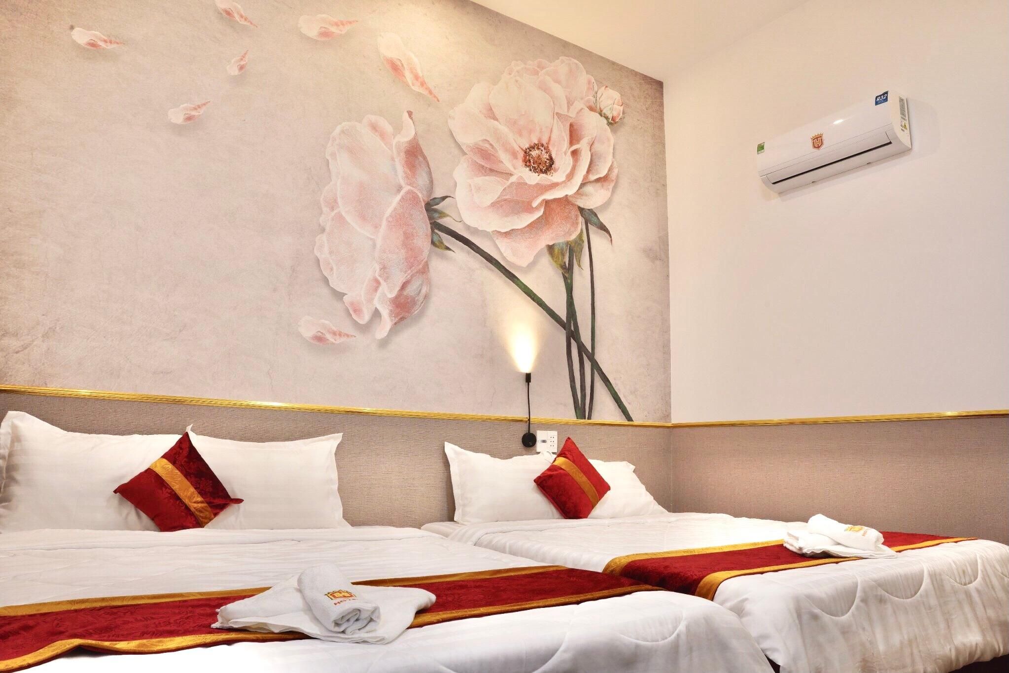 Deluxe Queen Room 2