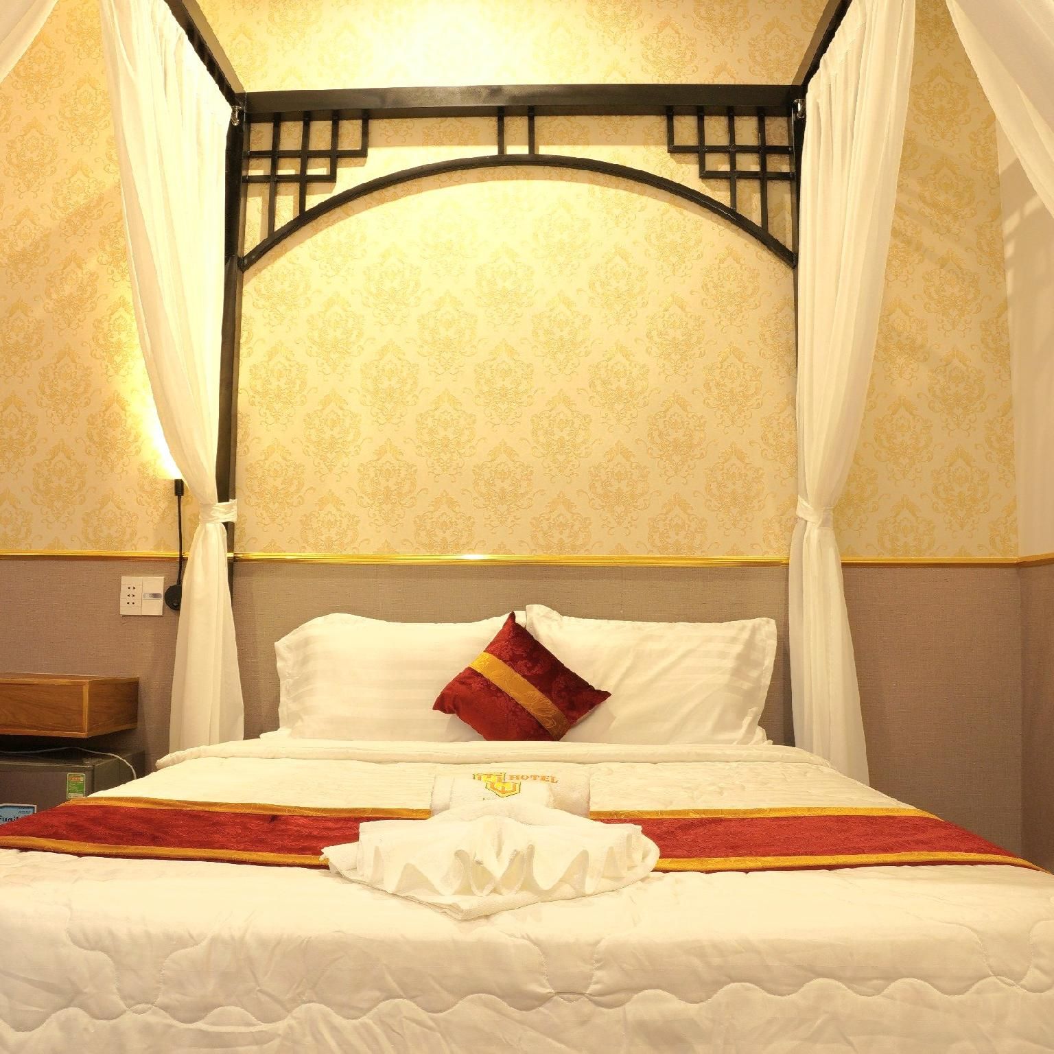 Hoang Tay Hotel - Dong Thap Room with Queen Bed 2