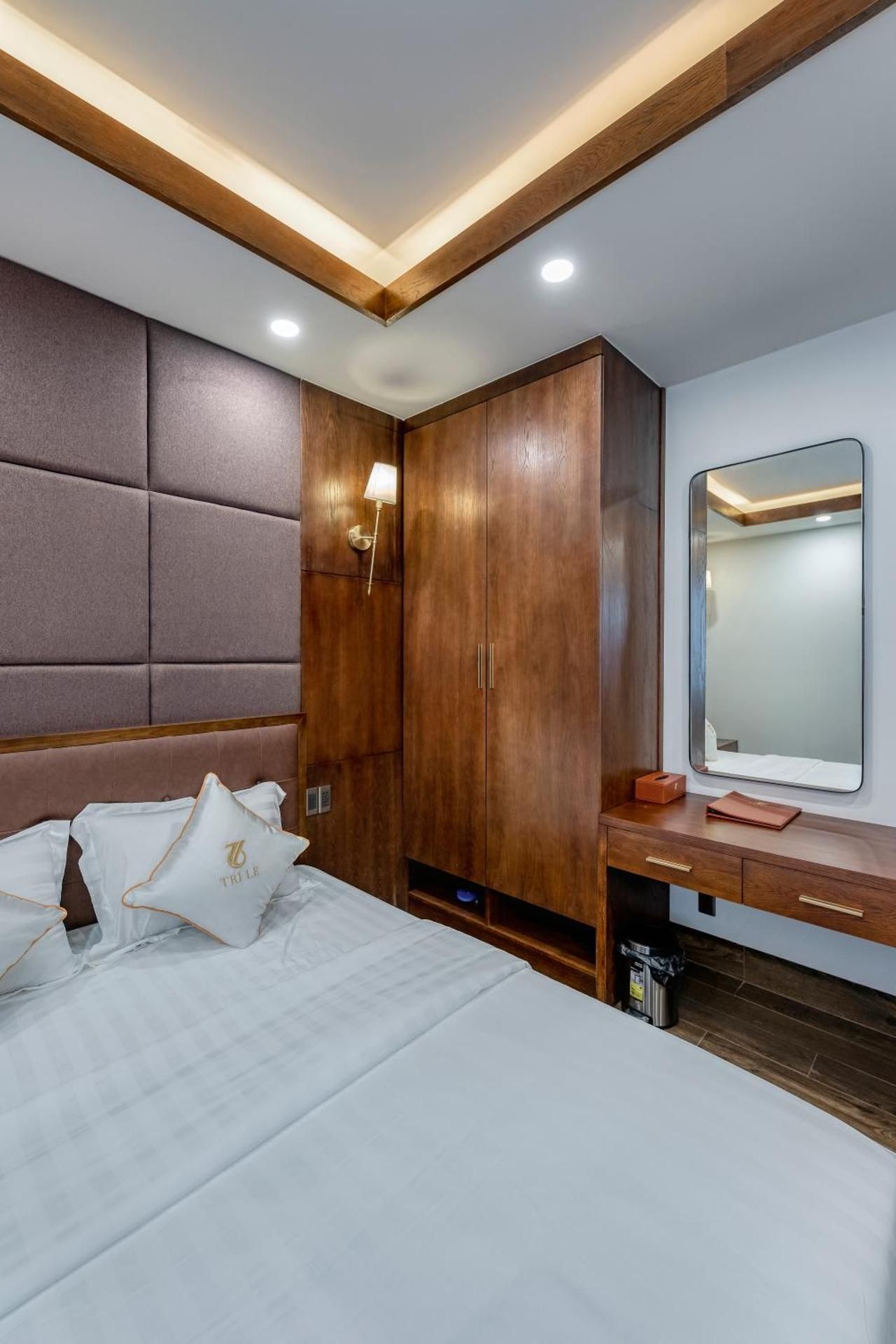 Standard with 1 Queen Bed