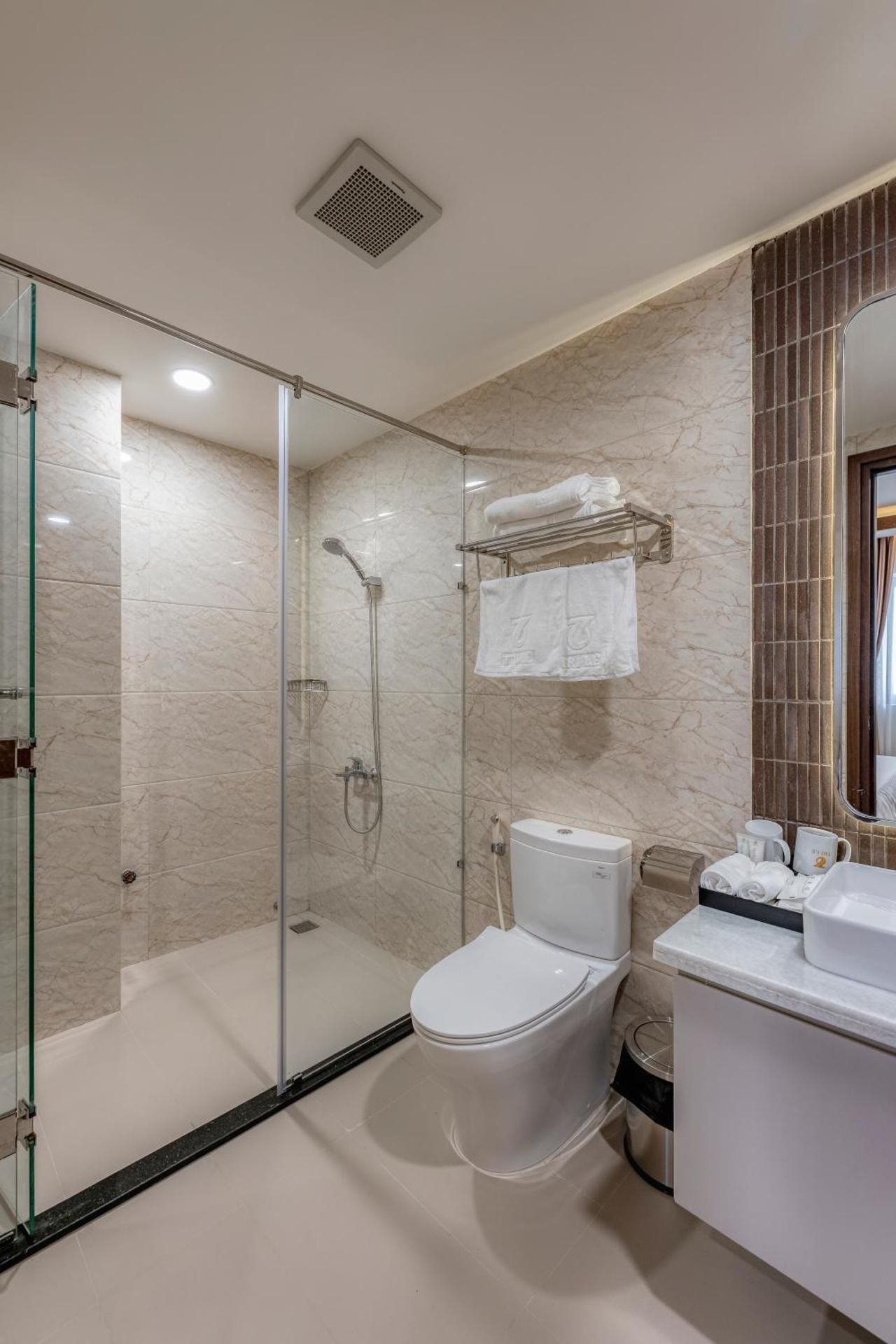 Standard with 1 Queen Bed