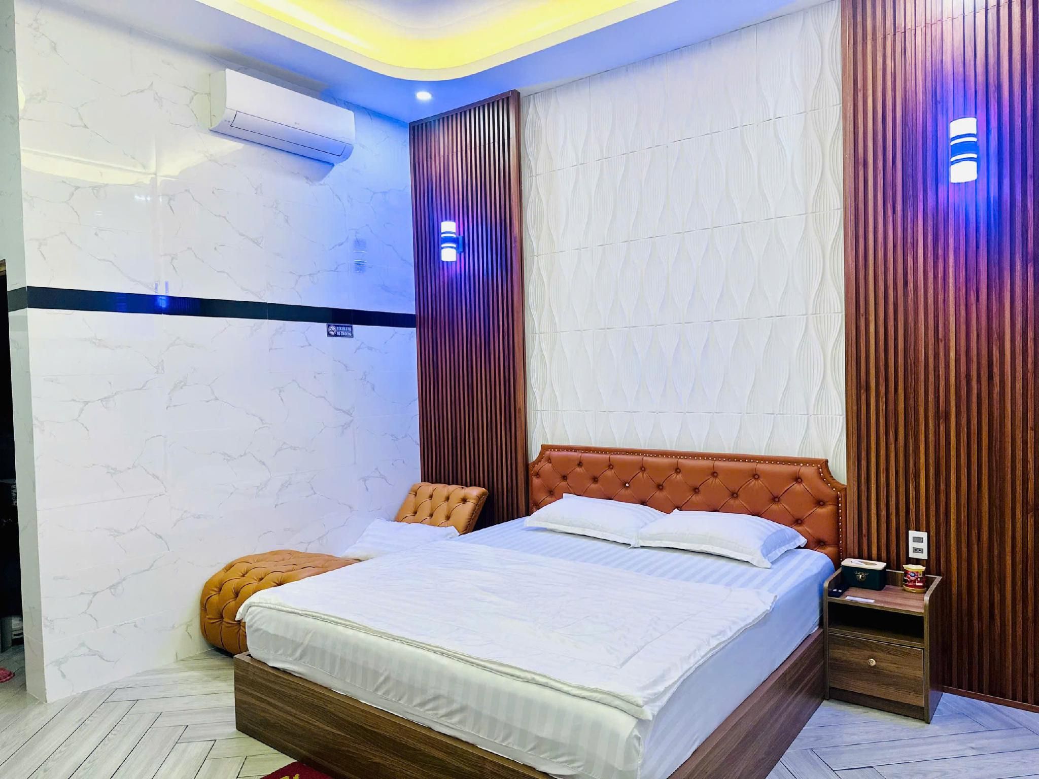 Bao Ngoc Hotel VIP Room 1 2