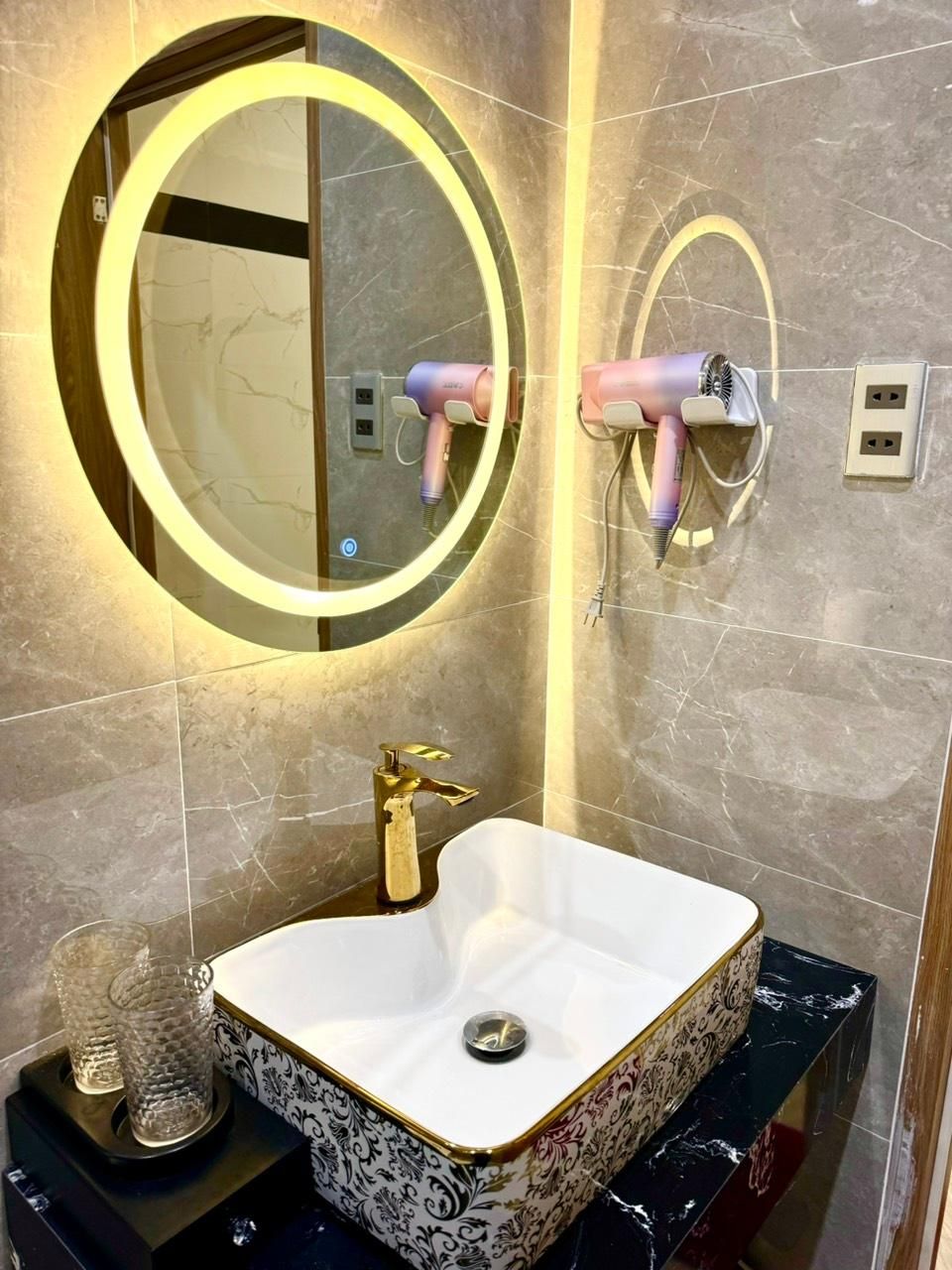 Bao Ngoc Hotel VIP Room 1 3