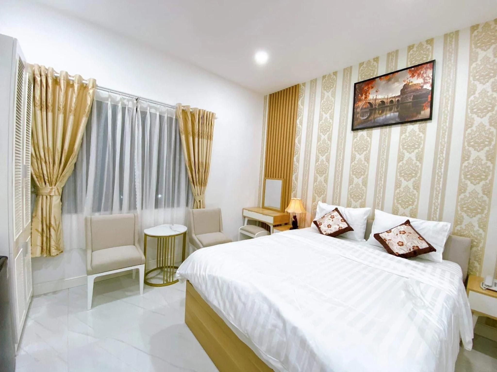Hoang Gia Hotel Royal Double Room 2