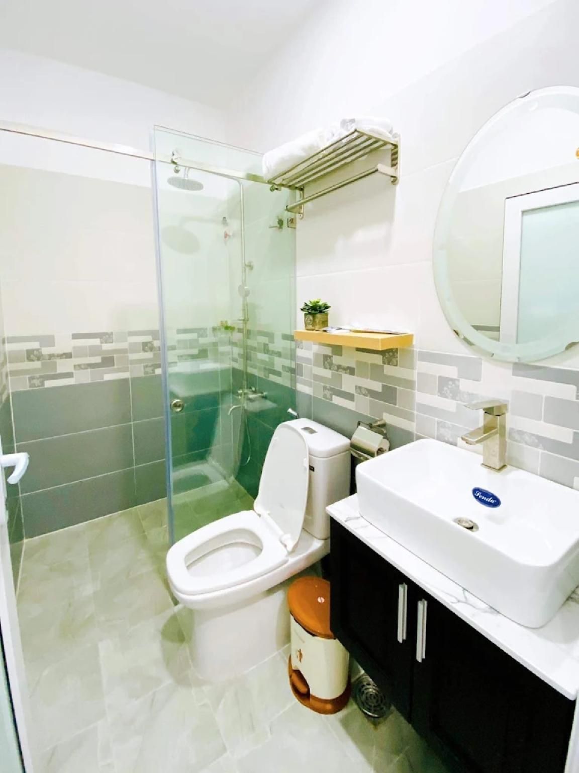 Hoang Gia Hotel Royal Double Room 3