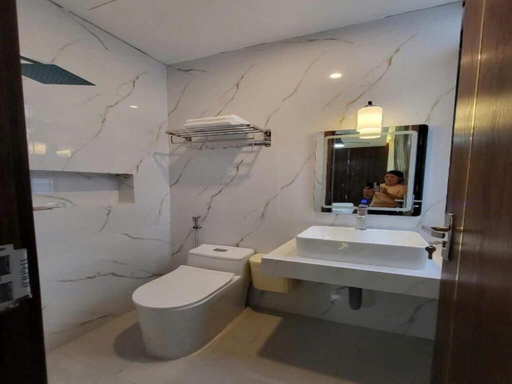 Khai Hoan Hotel Quang Tri Quadruple Room 2