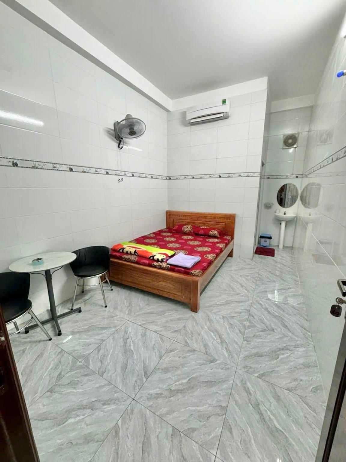 Late Check-In - Check-In 7PM, Check-Out 12PM