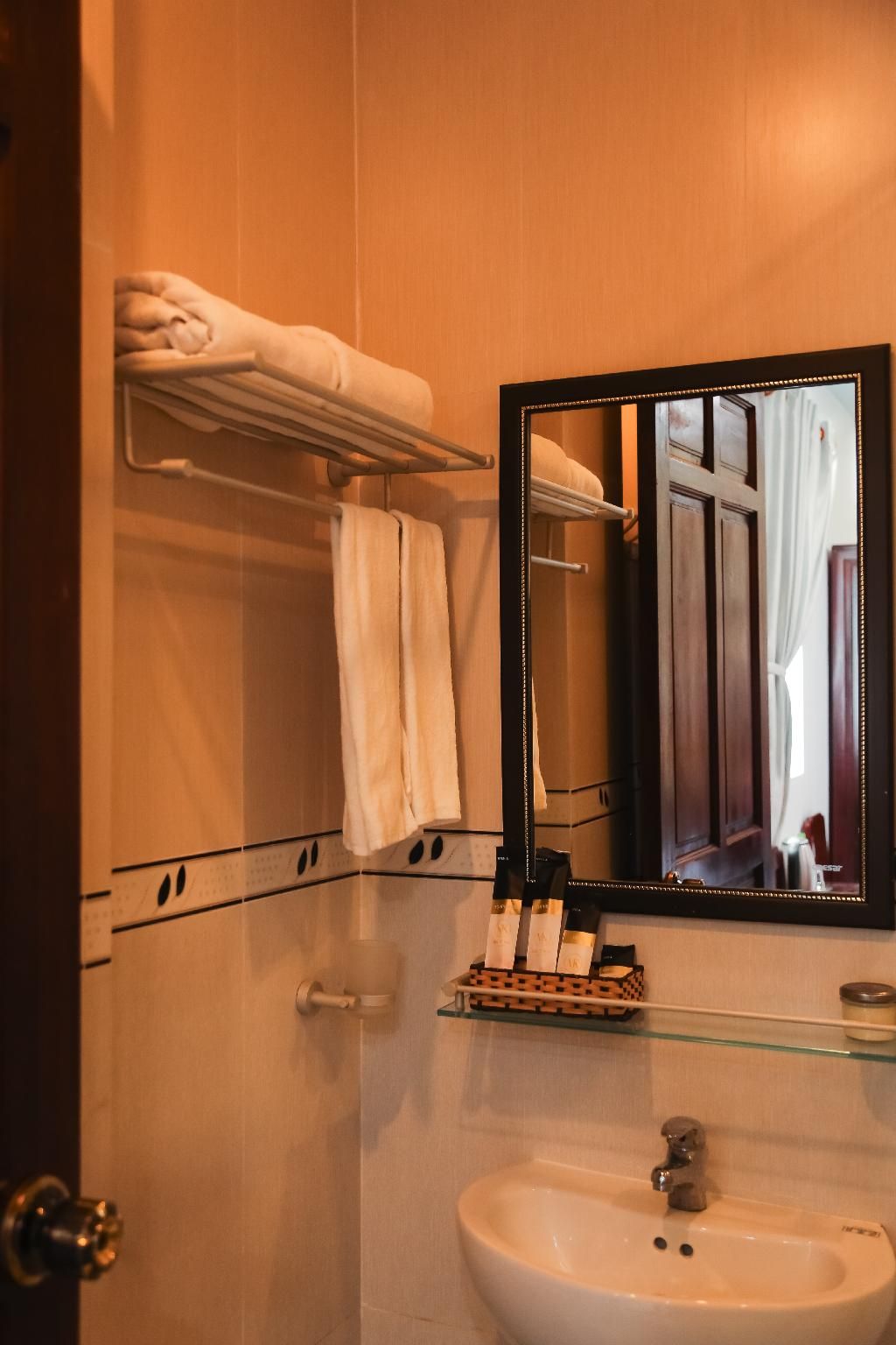 MK Two Hotel Twin Room for 2 People 3