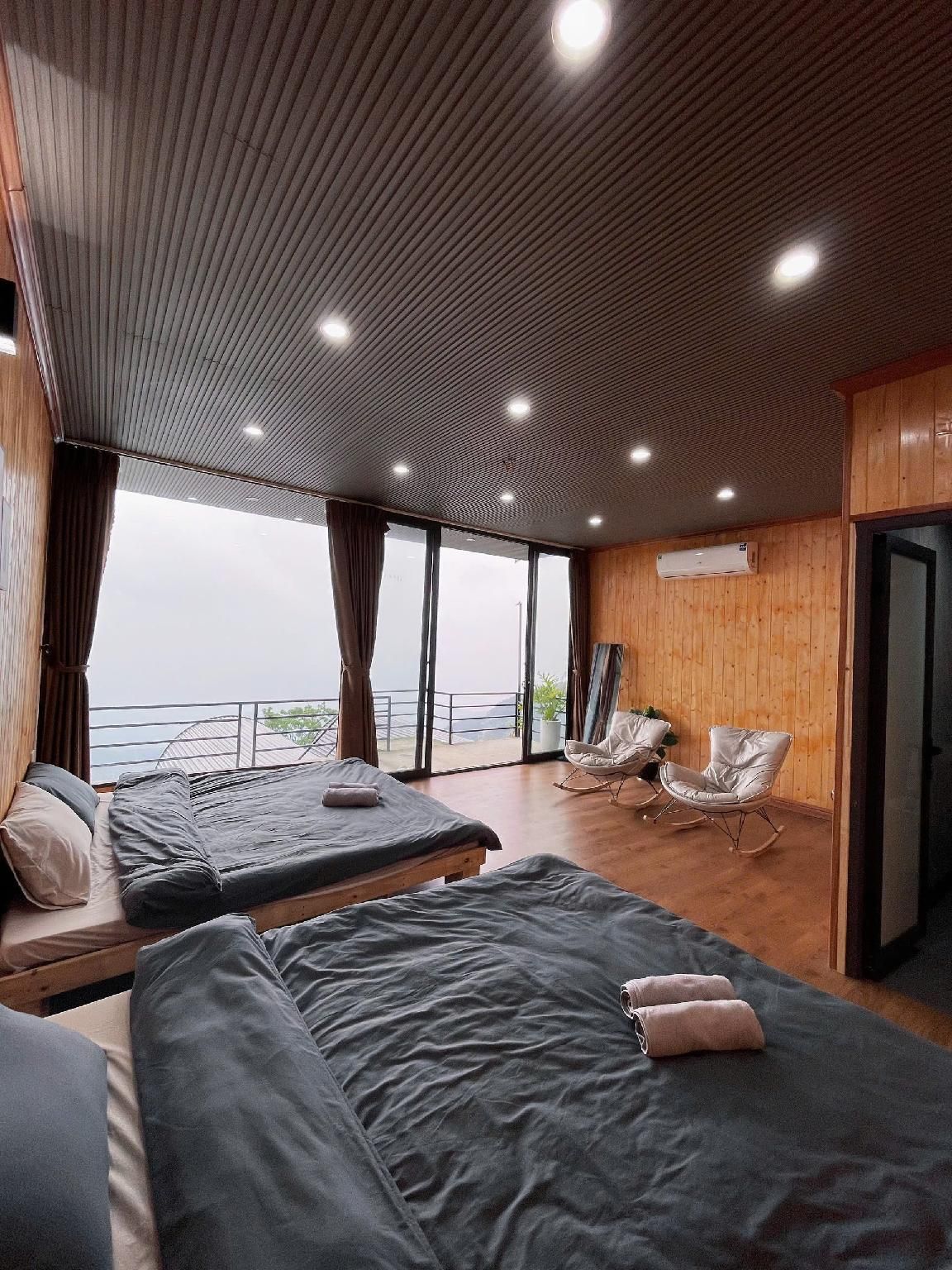 Mountain View Family Suite with Balcony