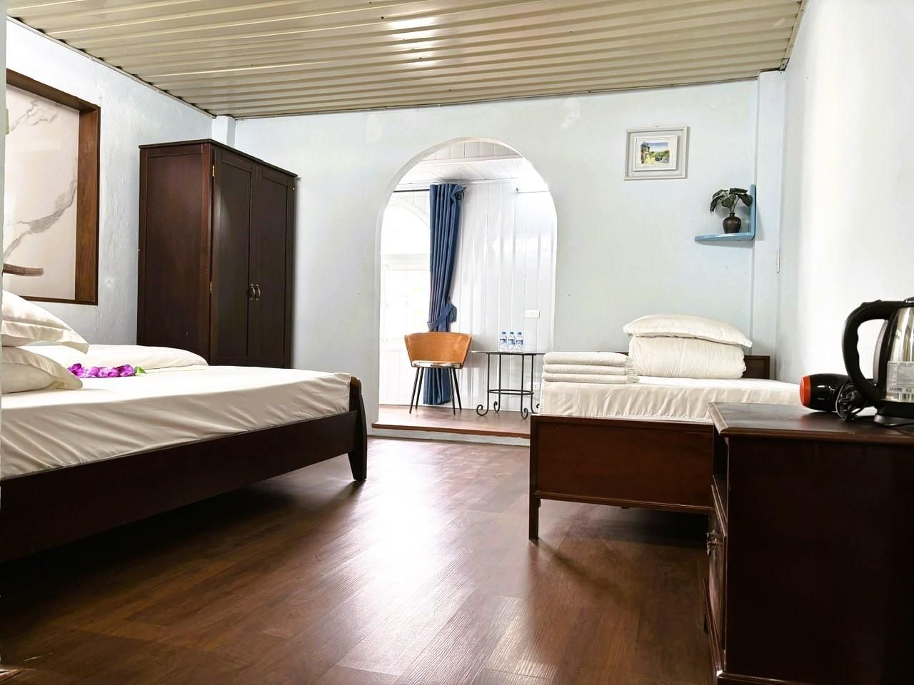 Family Room with 3 Beds