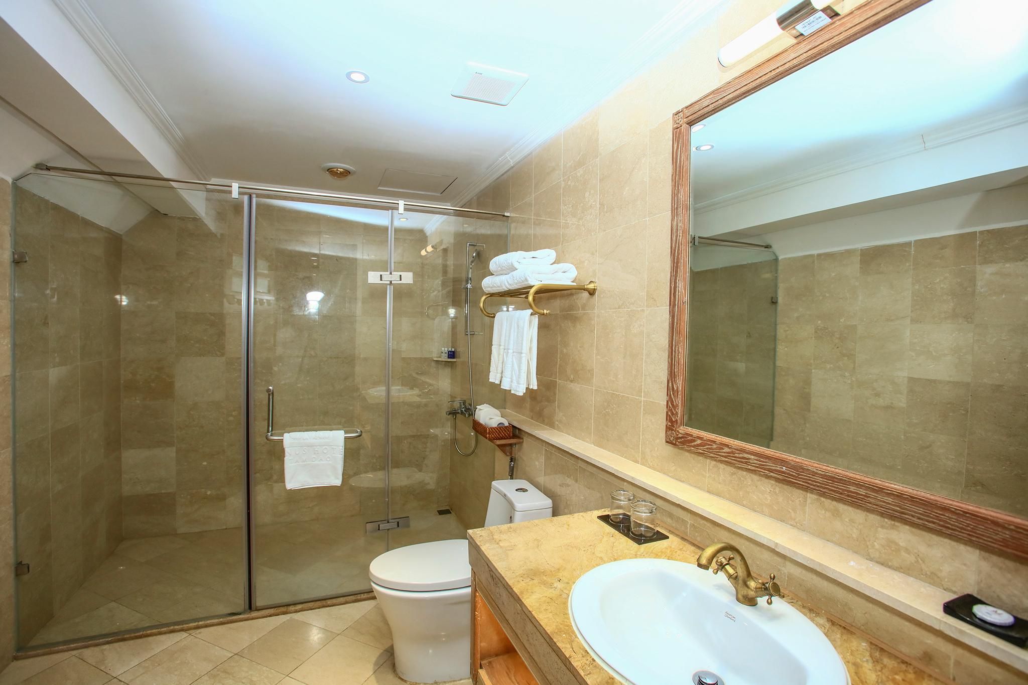 Venus Hotel Tam Dao  Deluxe Triple Room 3