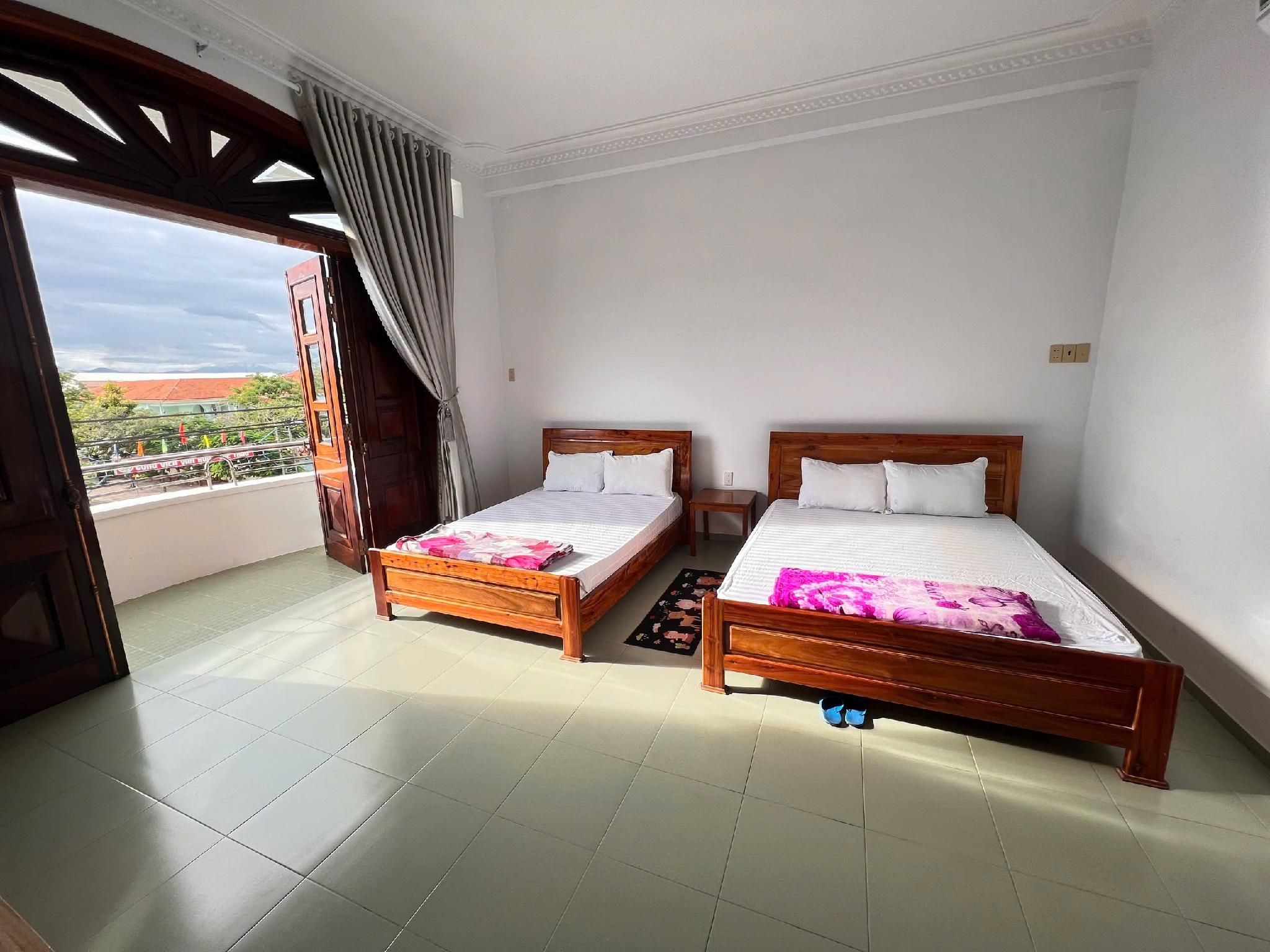 Deluxe - 2 Beds with Balcony