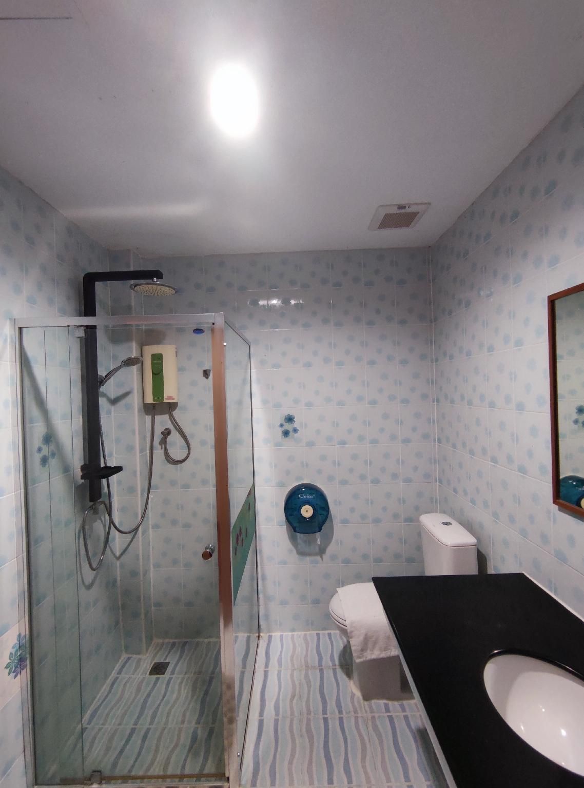 Corner Twin Room - Non-Smoking