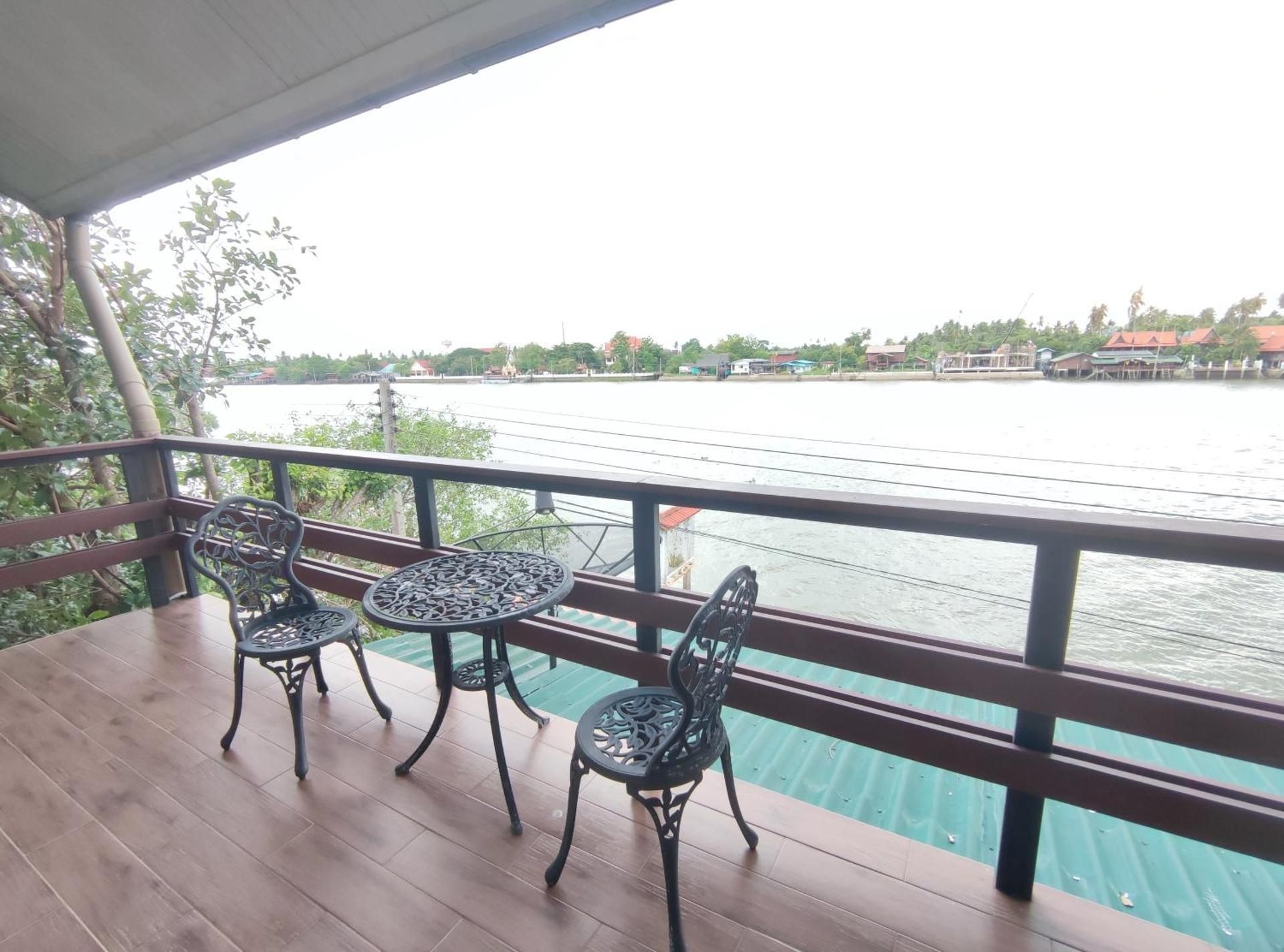 Baantip Suantong Deluxe Skyline River View (Double) 2