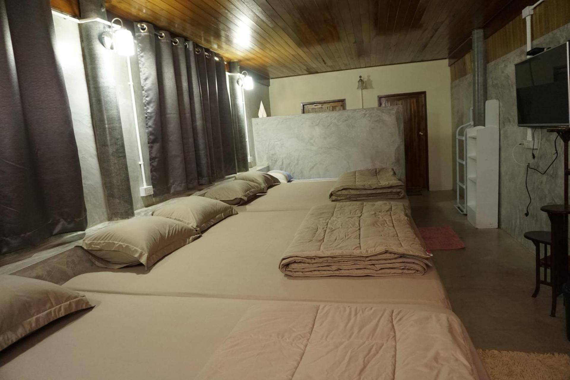 Bansuwan Homestay 6-Bed Mixed Dormitory Room