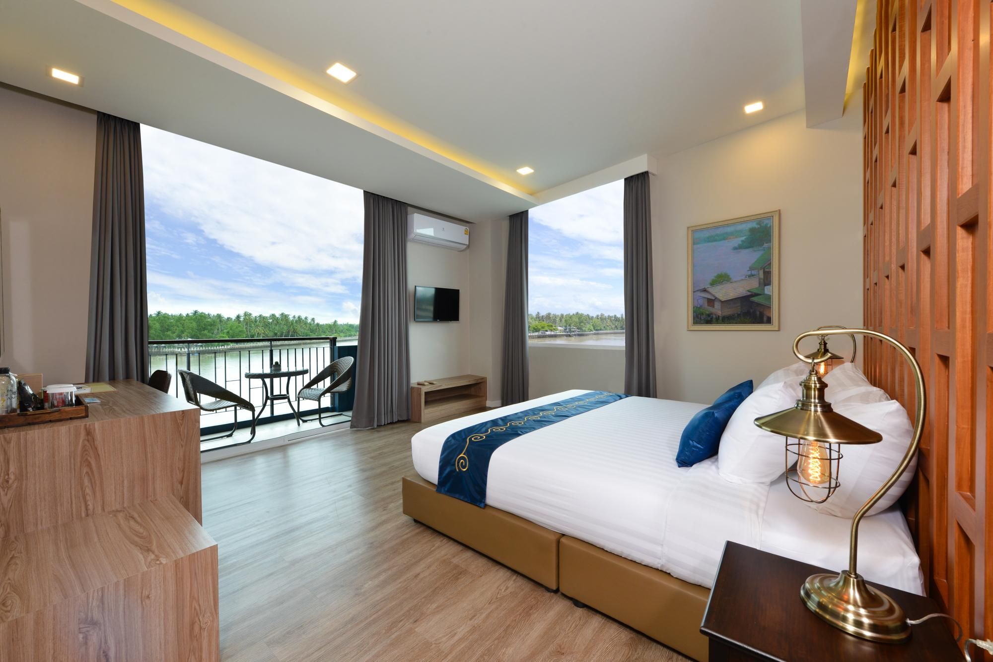Amphawa Riverfront Hotel Family Suite for 4 People - Non-Smoking