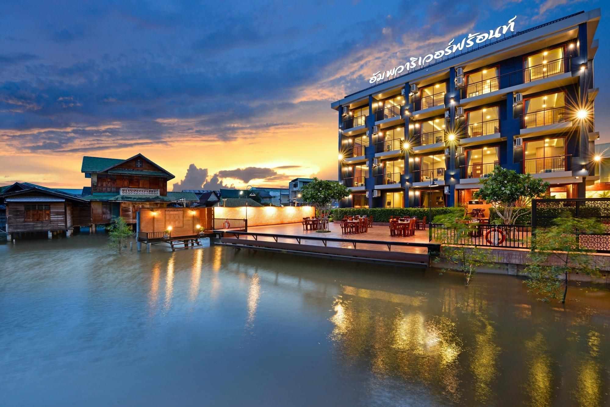 Amphawa Riverfront Hotel