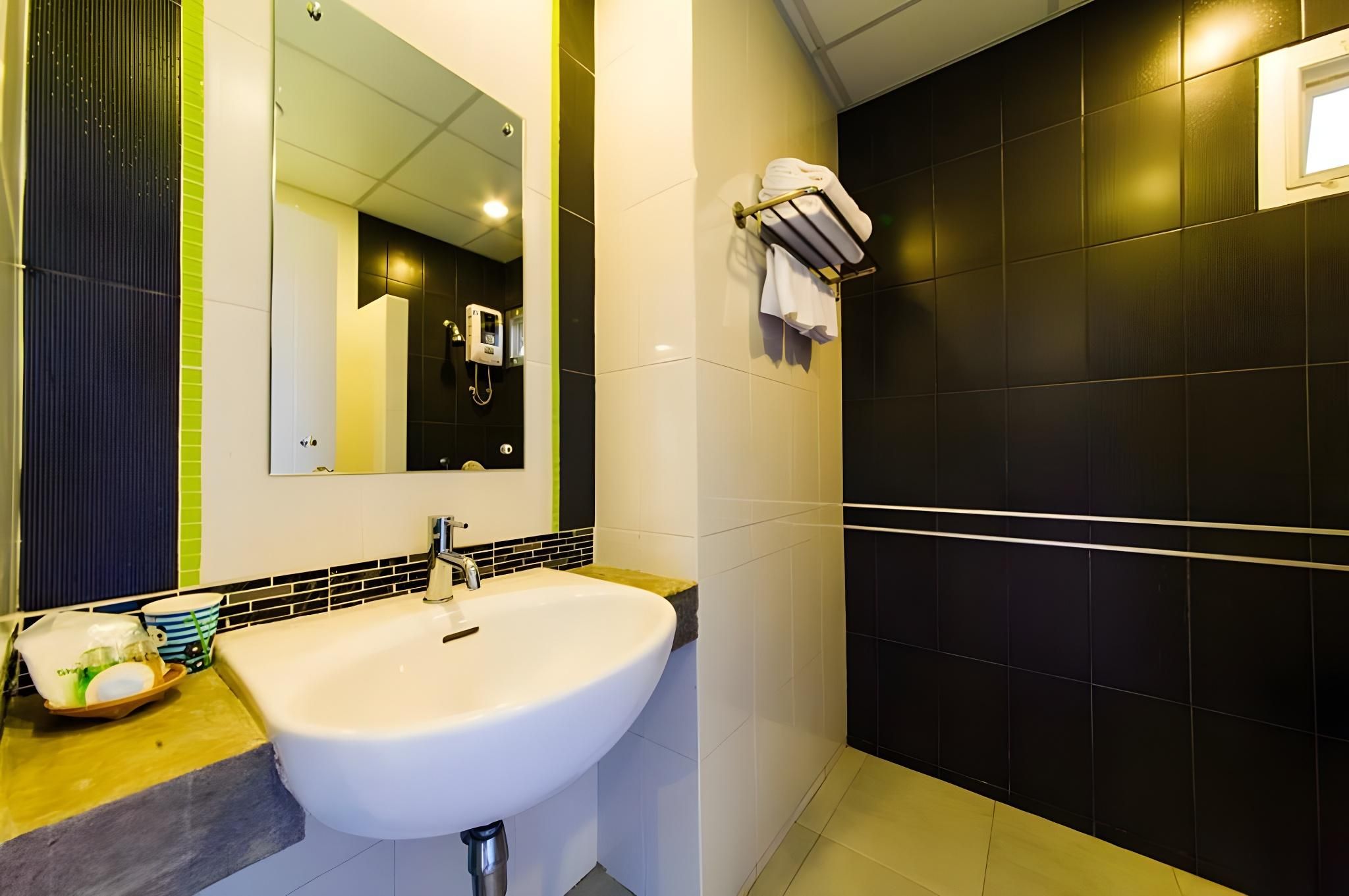 Nopparat Garden Hotel Deluxe Double River View With Balcony 2