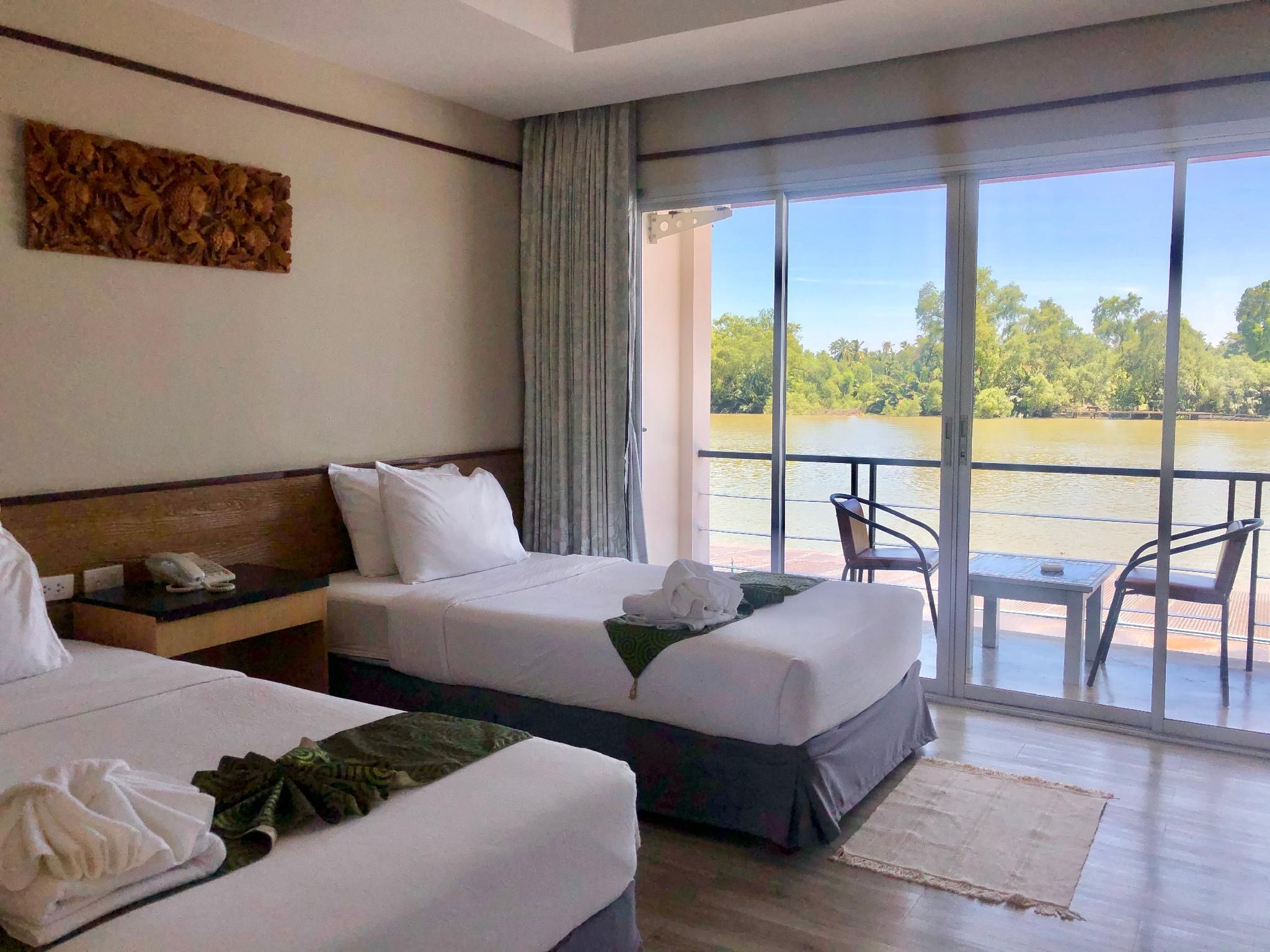 Superior Twin River View Room