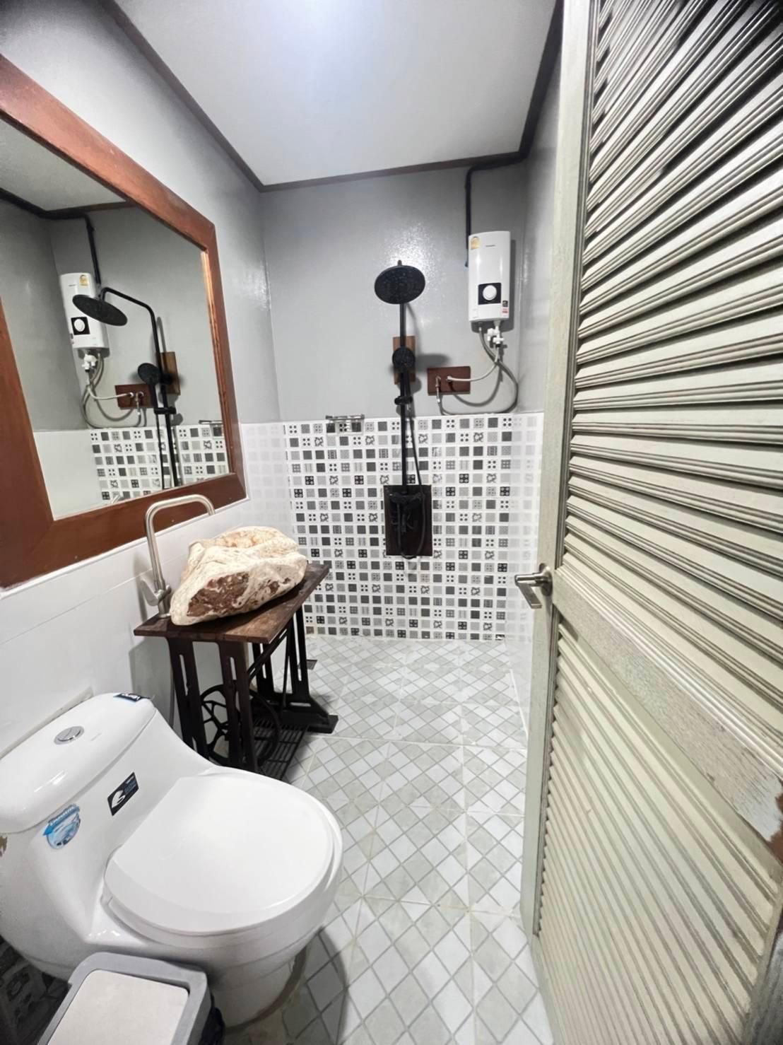 Glorilla Amphawa Riverside Signature Family Room 3