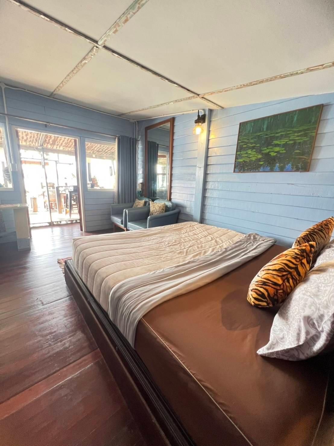 Glorilla Amphawa Riverside River view B 2