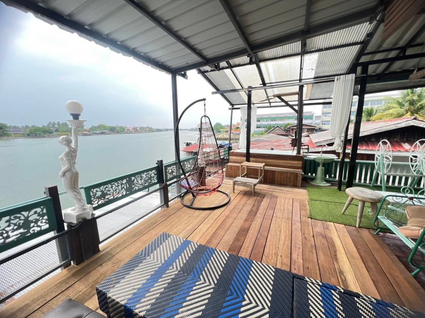 Glorilla Amphawa Riverside Junior Suite One Bedroom 2