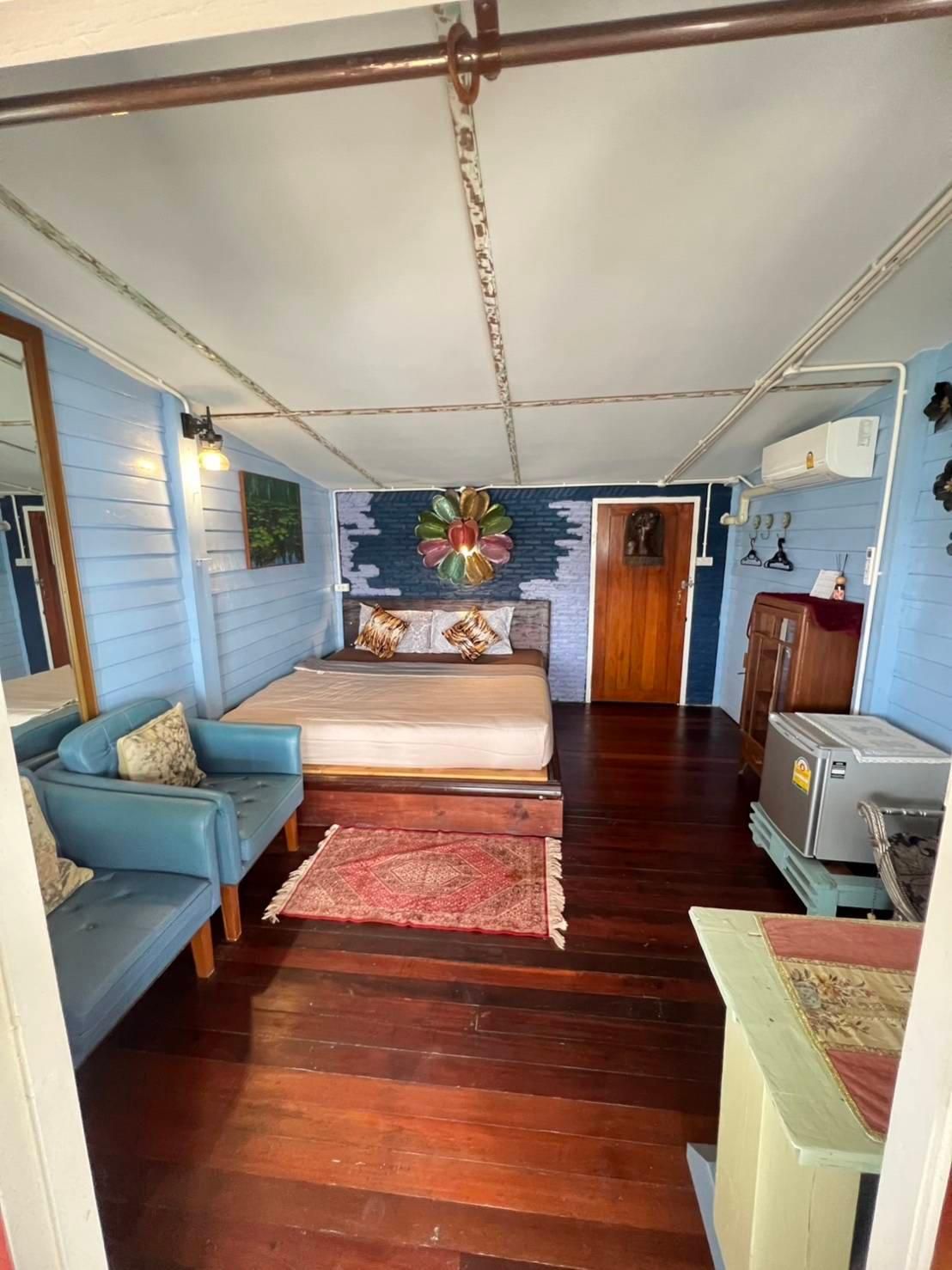 Glorilla Amphawa Riverside River view B