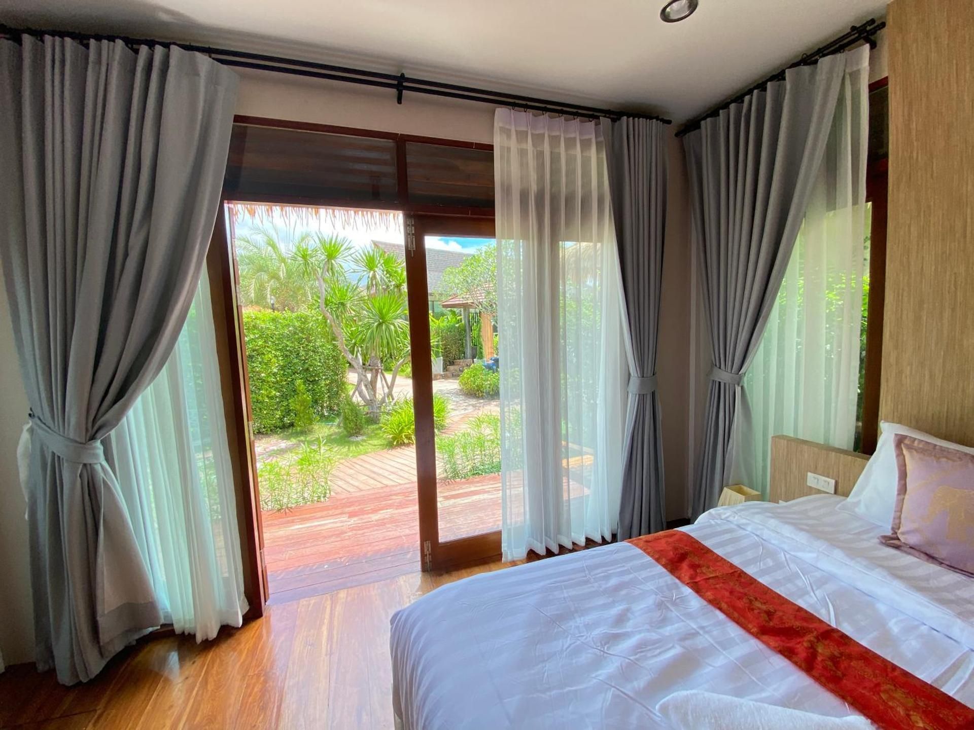 Thienhom Amphawa Resort Triple Room with View