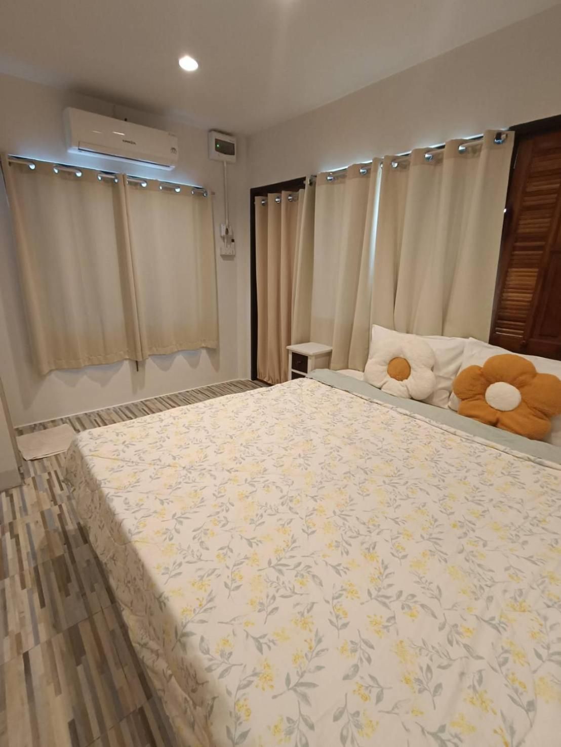 บ้านสุขใจ อัมพวา