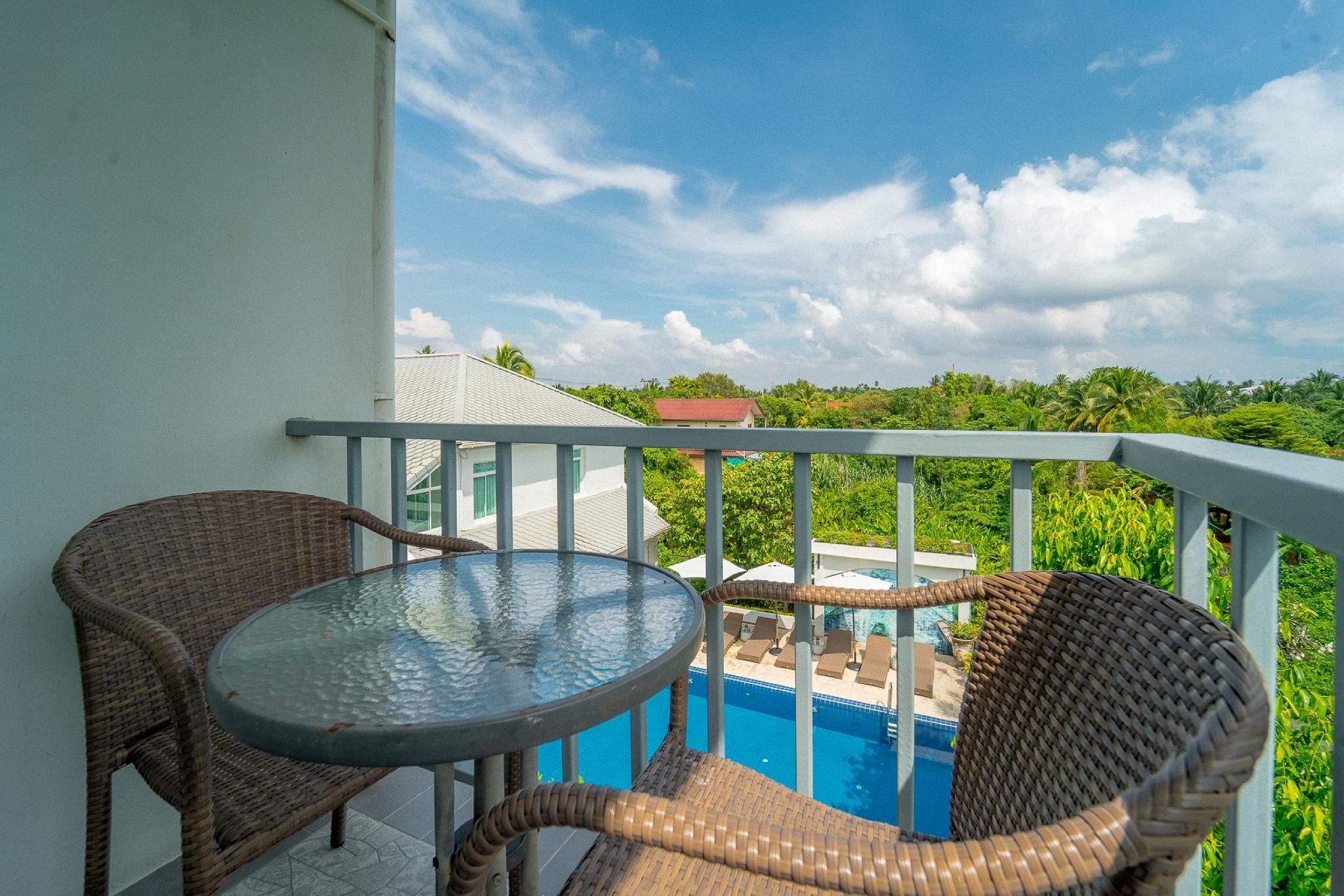 Villa Amphawa Deluxe Plus Twin Room 2