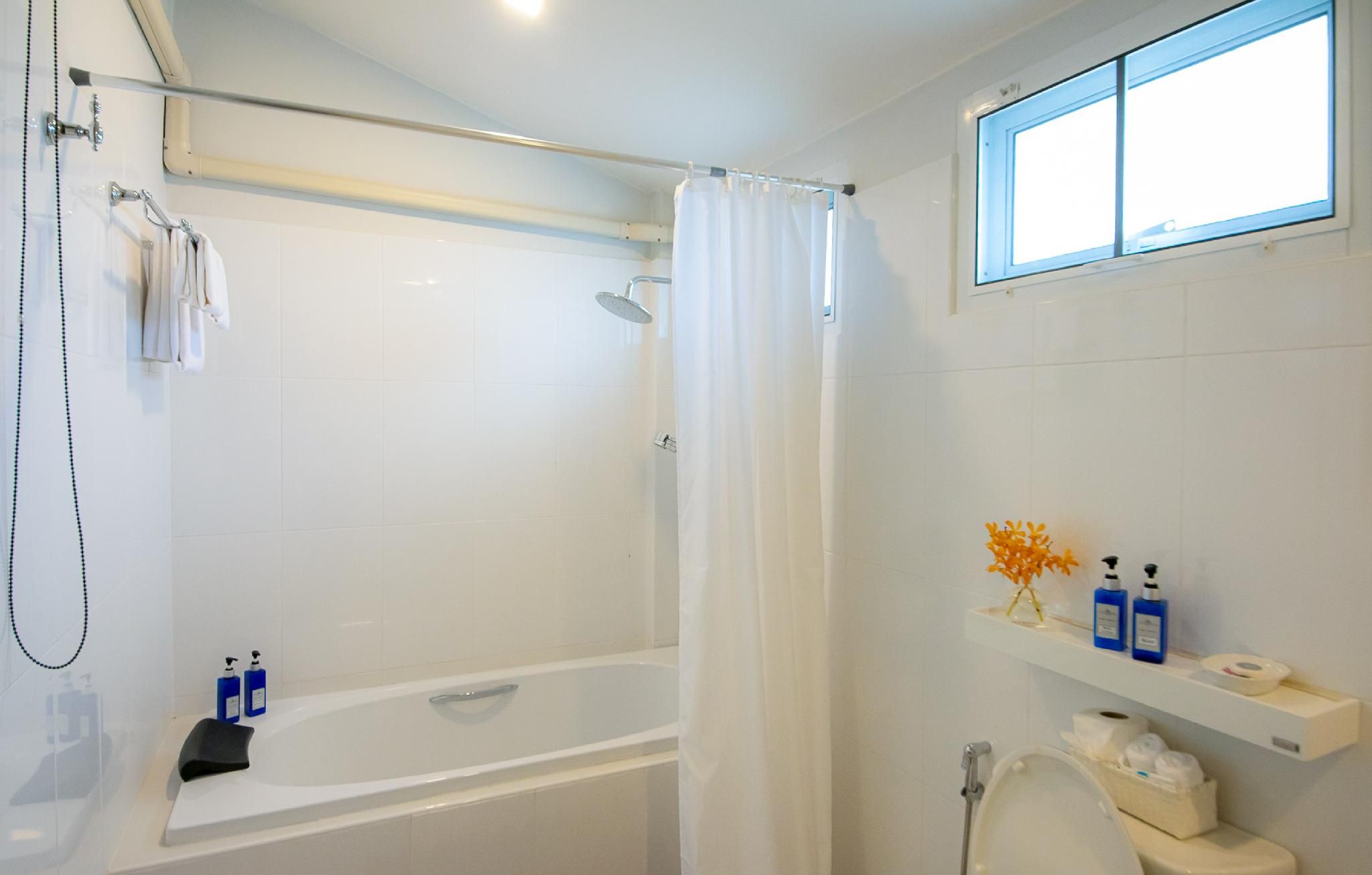 Villa Amphawa Superior King Bed Room