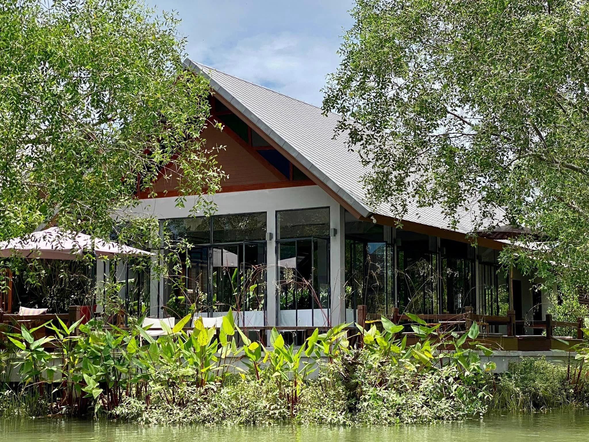 Baankwaeom Boutique Homestay Amphawa