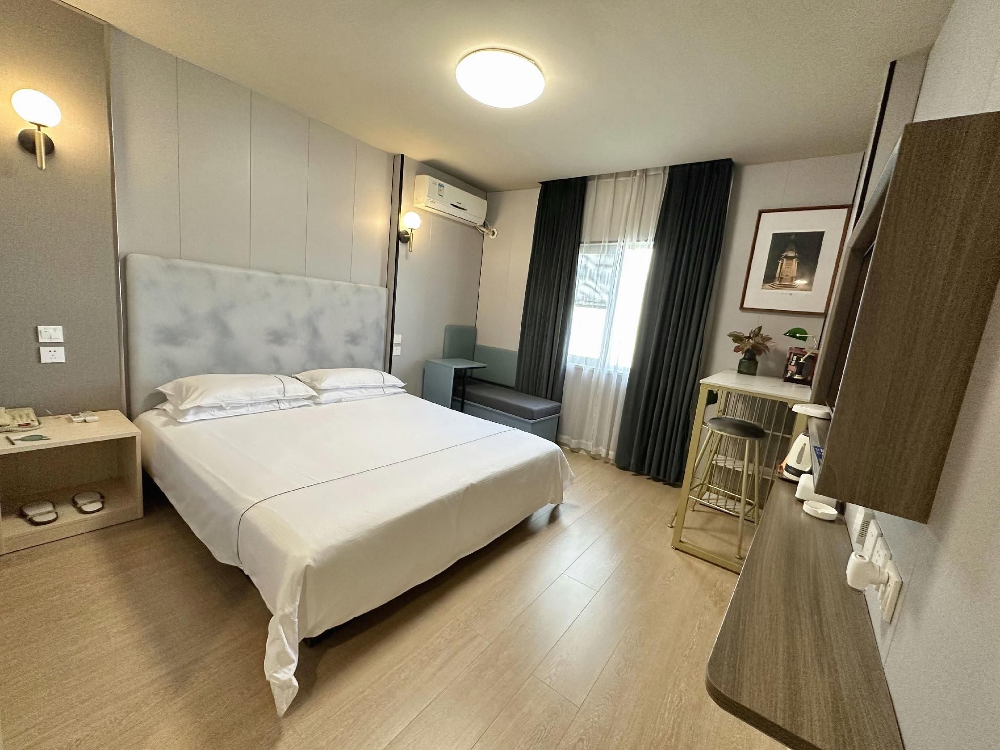 WH - Deluxe Bed Room