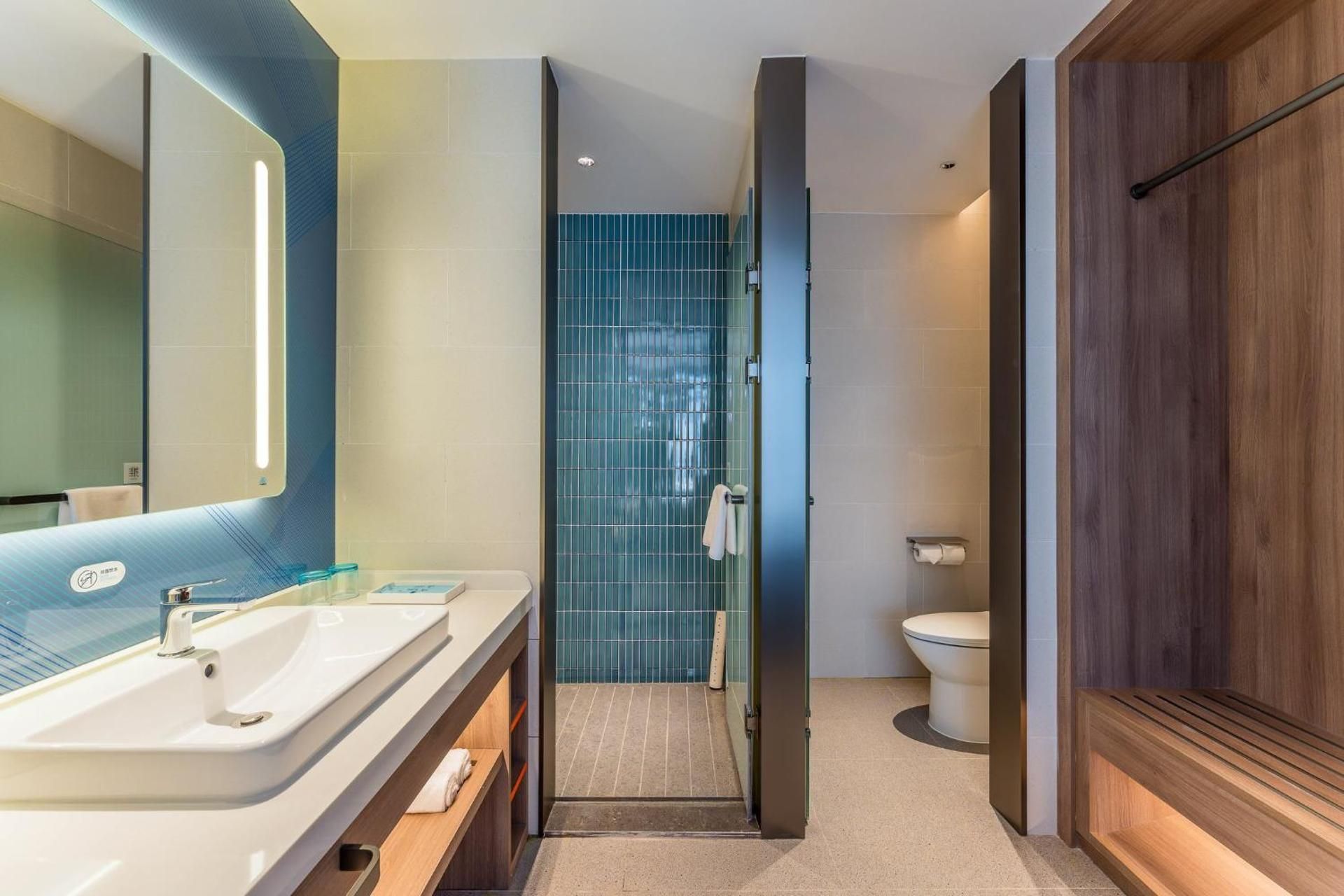 1 King Suite