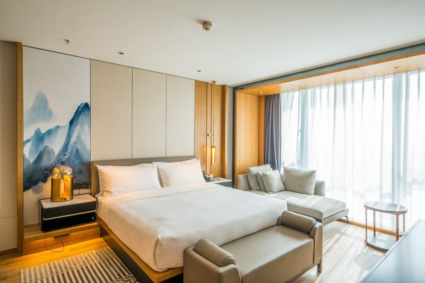 Executive Suite, 1 King, Garden view