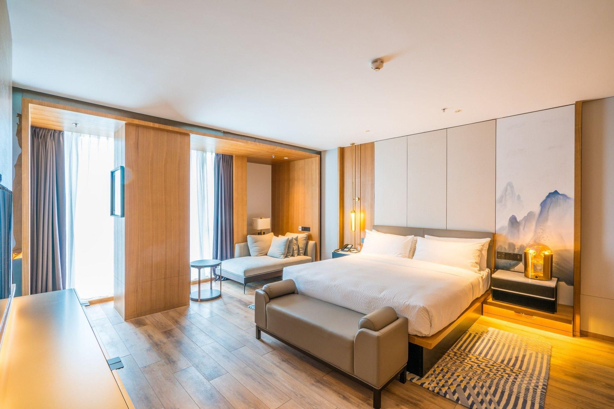 Executive Suite, 1 King, Garden view
