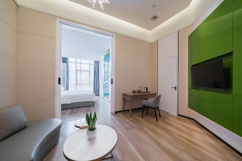 Deluxe Suite with View