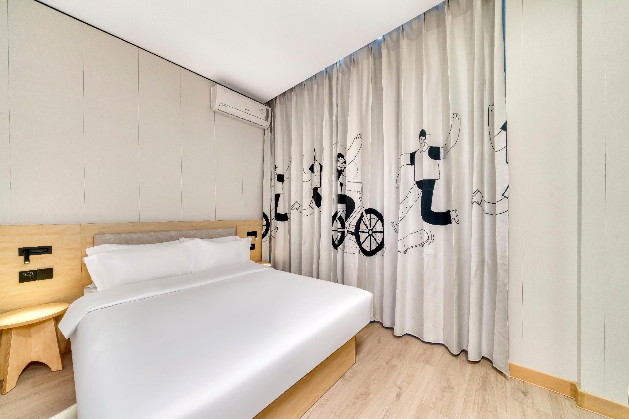 Queen Room A
