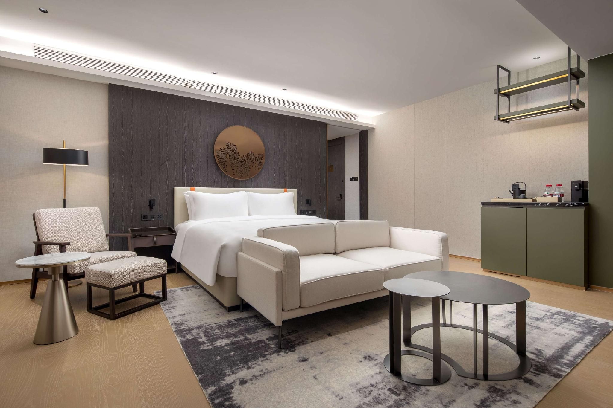 Business King Room