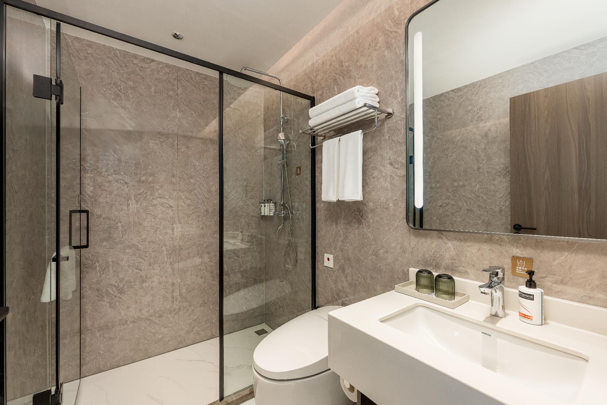 1 King Suite