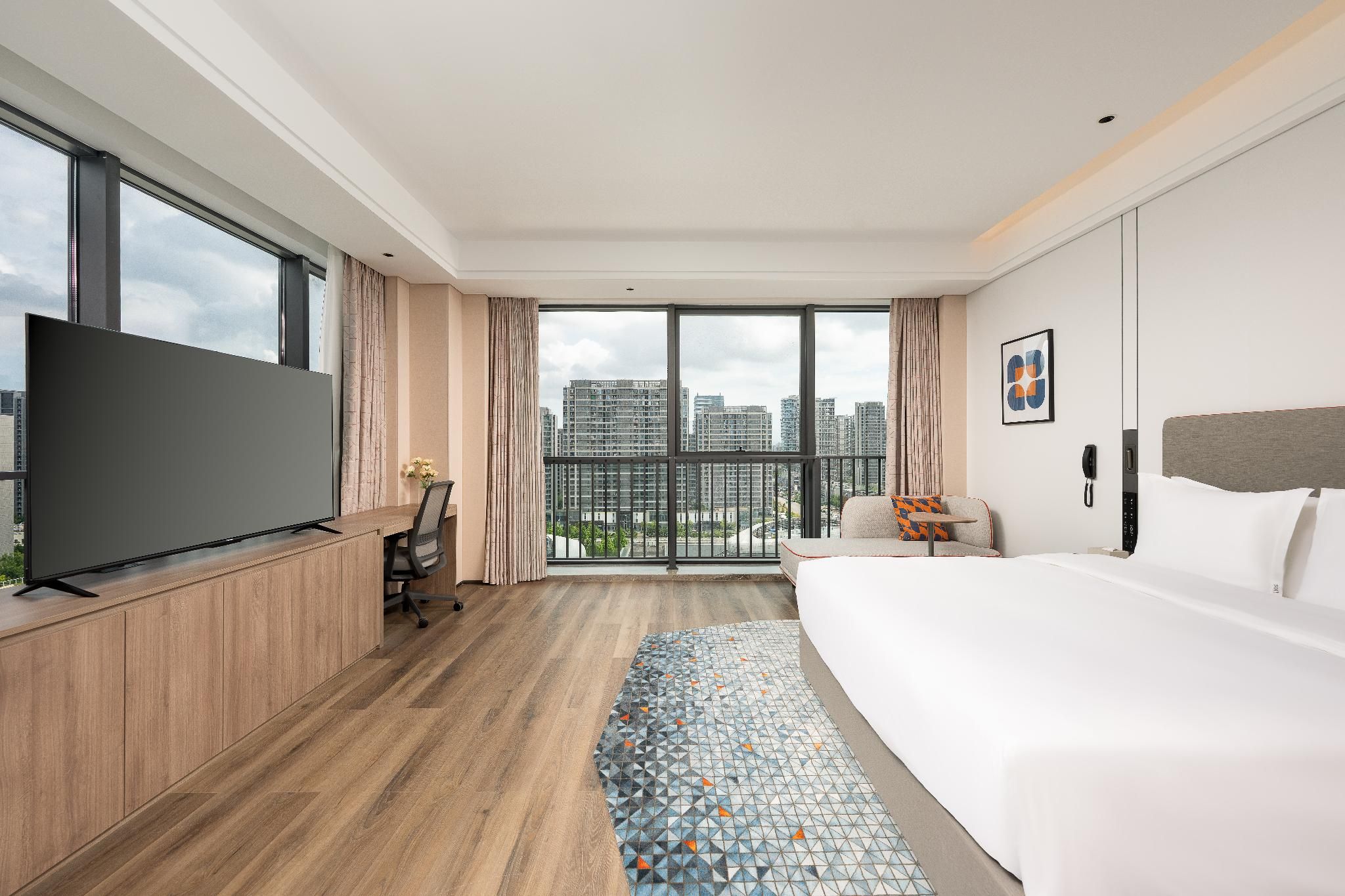 1 King Standard Extra Floor Space