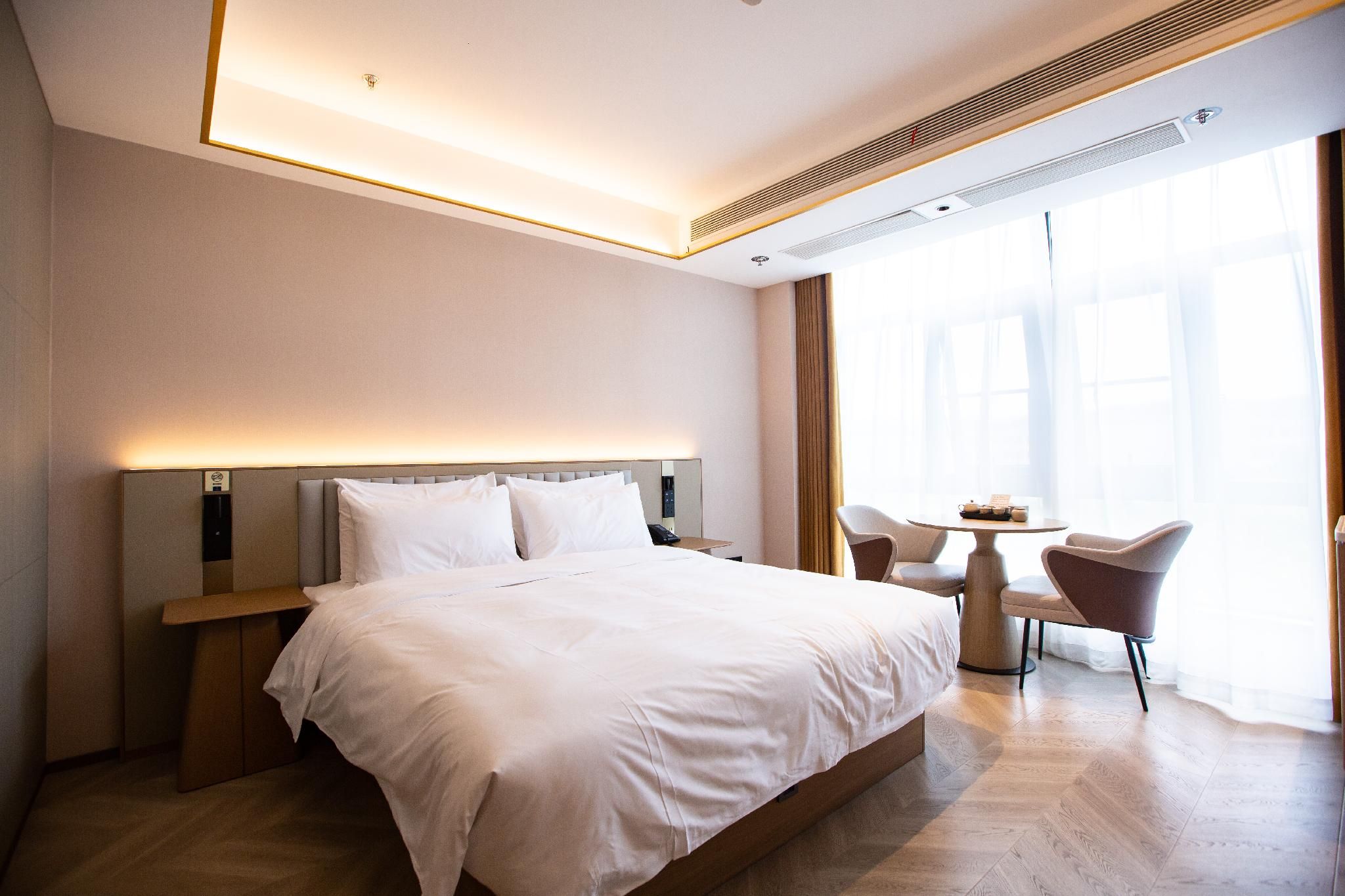 Business Queen Bed Room