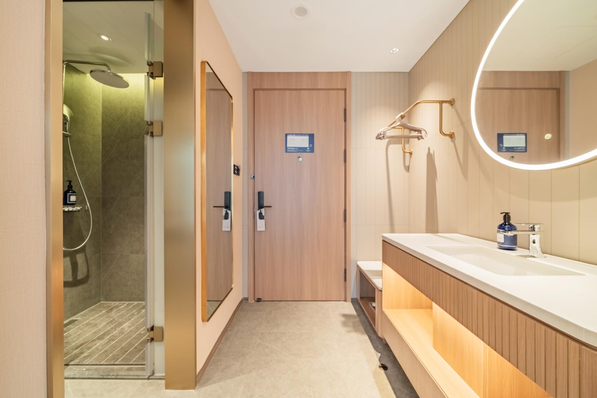 Huazhu - Superior BedRoom