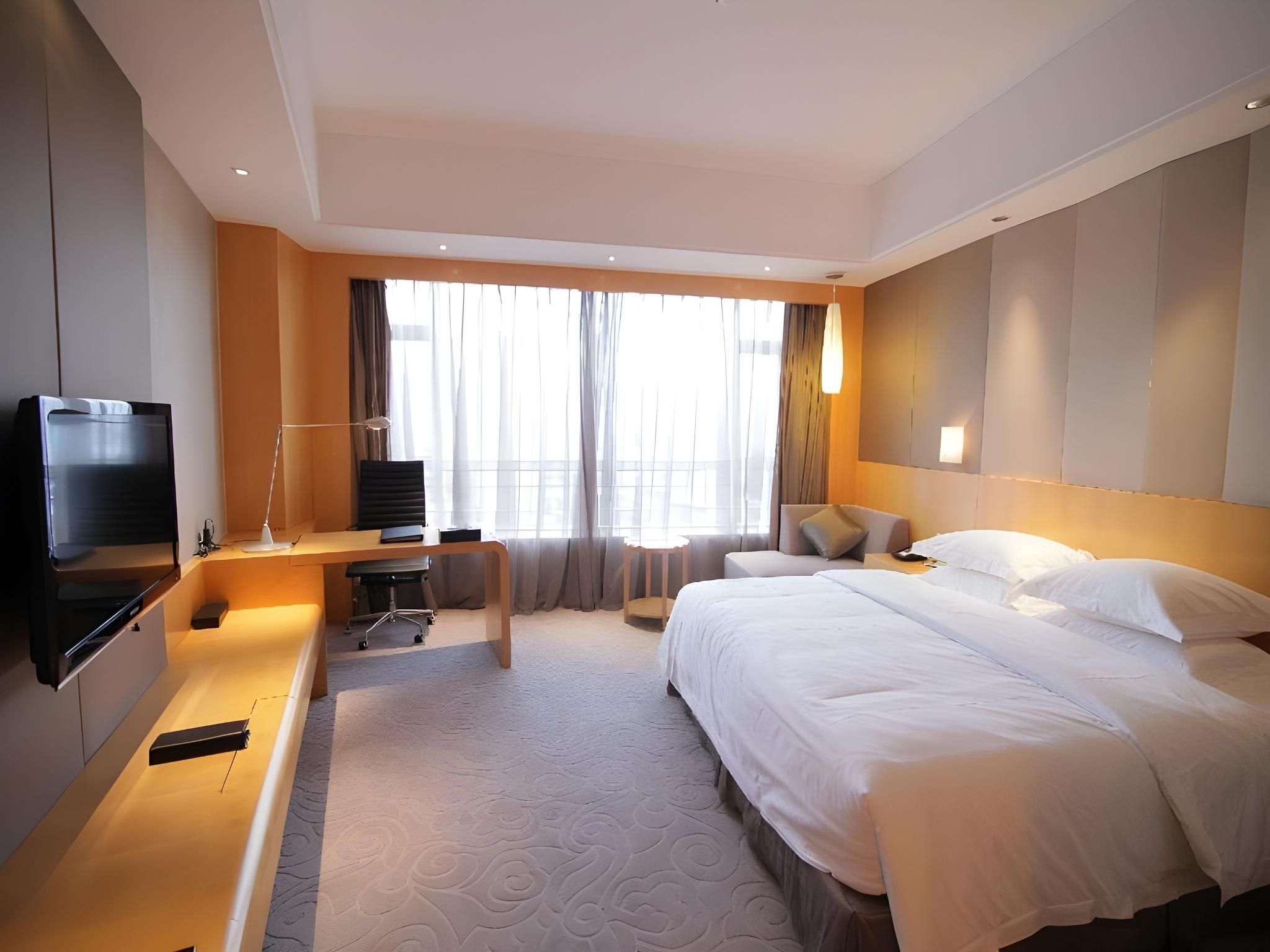 Business Queen Room