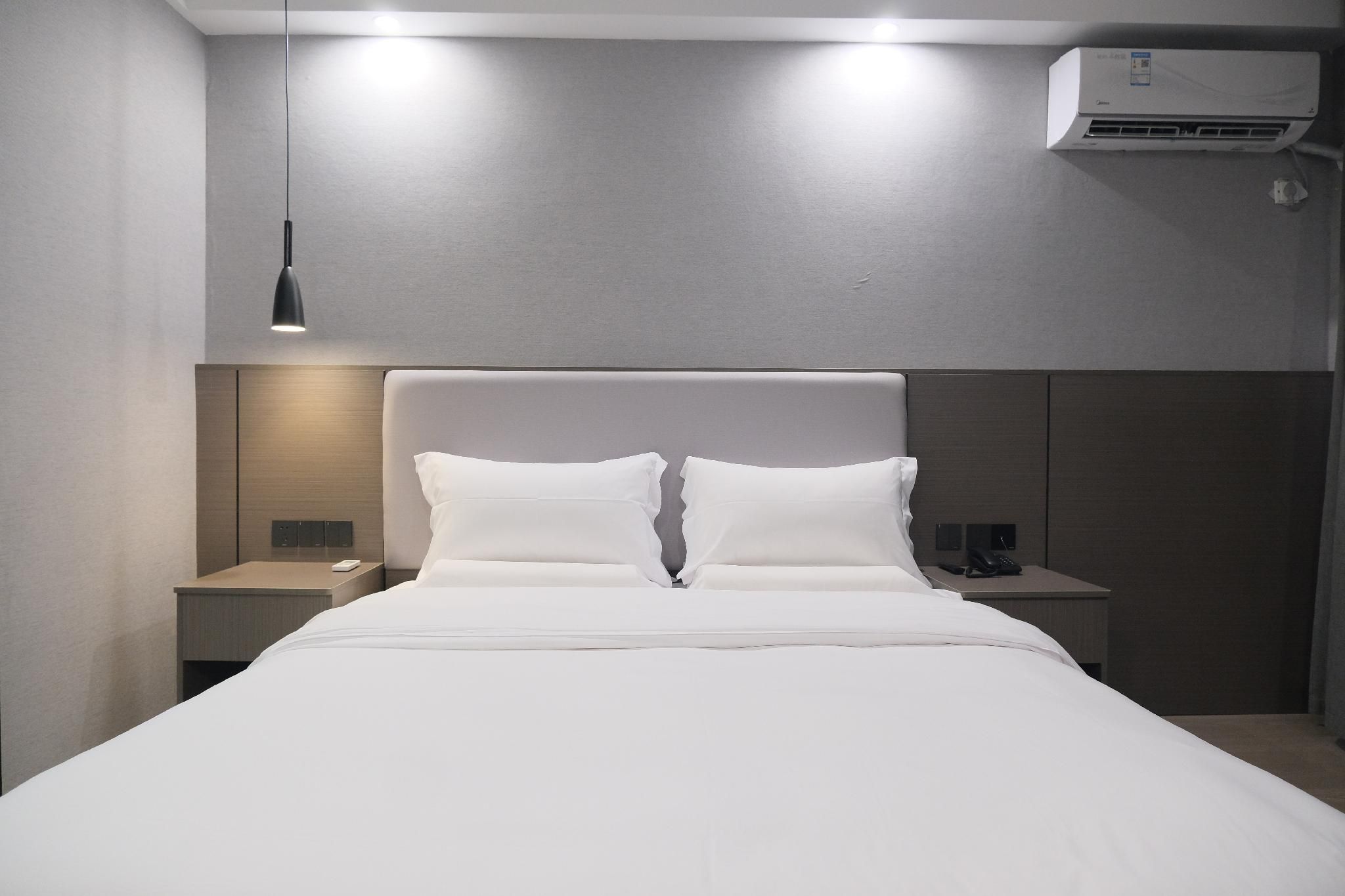 Huazhu - Room With Bed