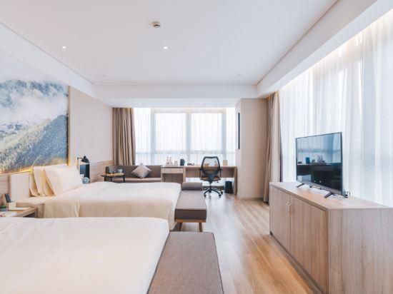 Twin Room with View