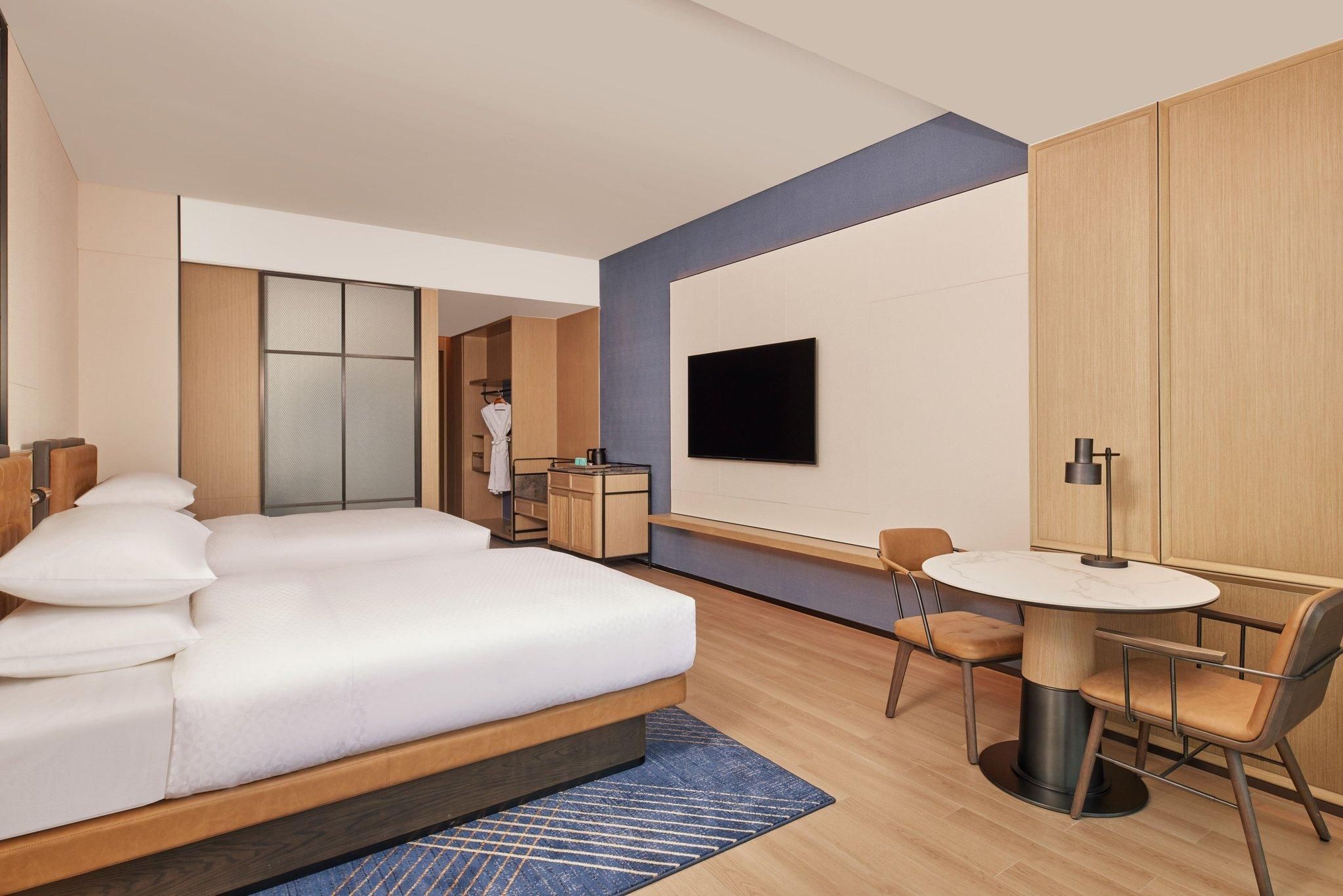 Deluxe Double, Guest room, 2 Double, City view