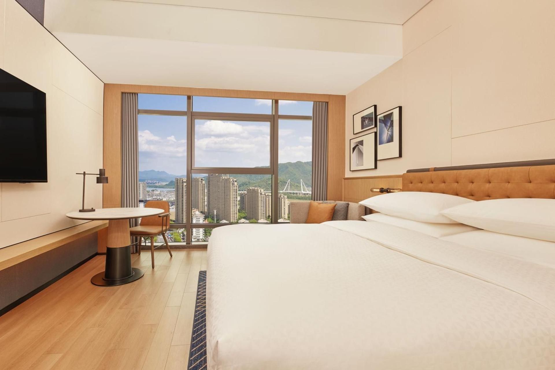 Traditional King Room with City View