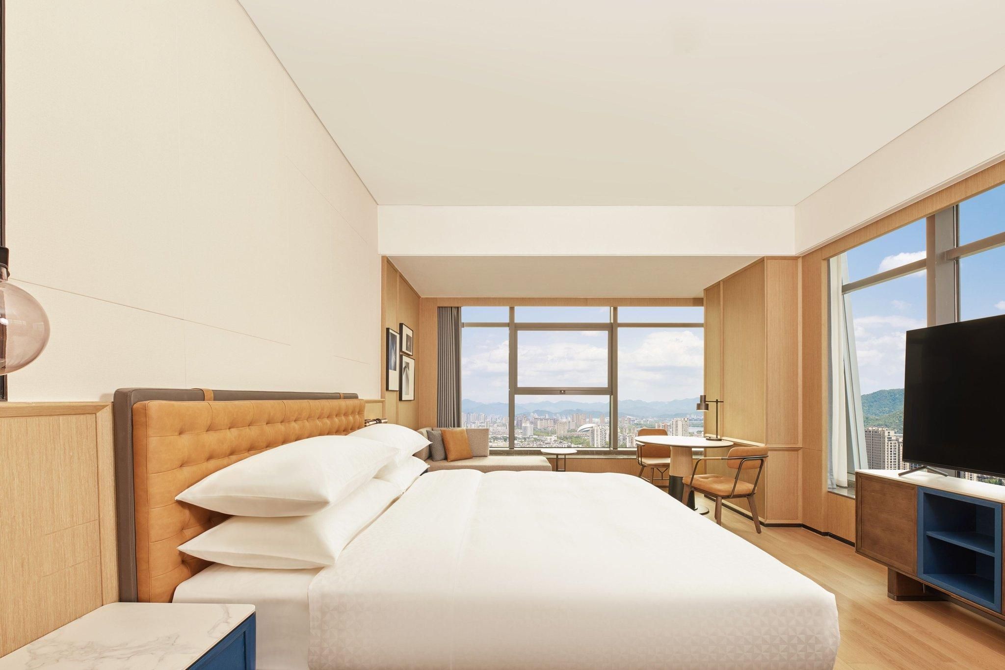 Deluxe King, Guest room, 1 King, City view